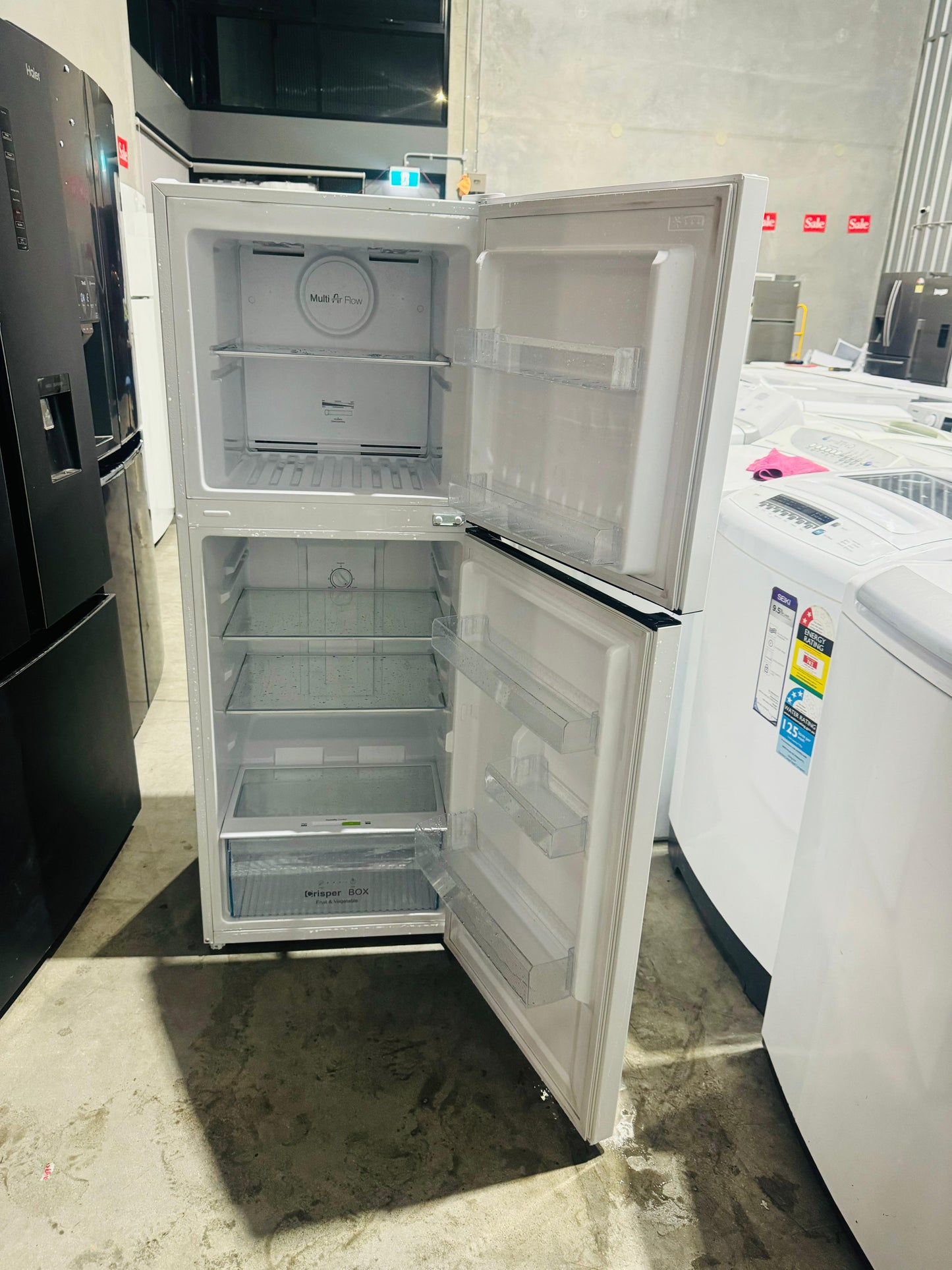 **CHIQ 202 LITRES FRIDGE FREEZER**