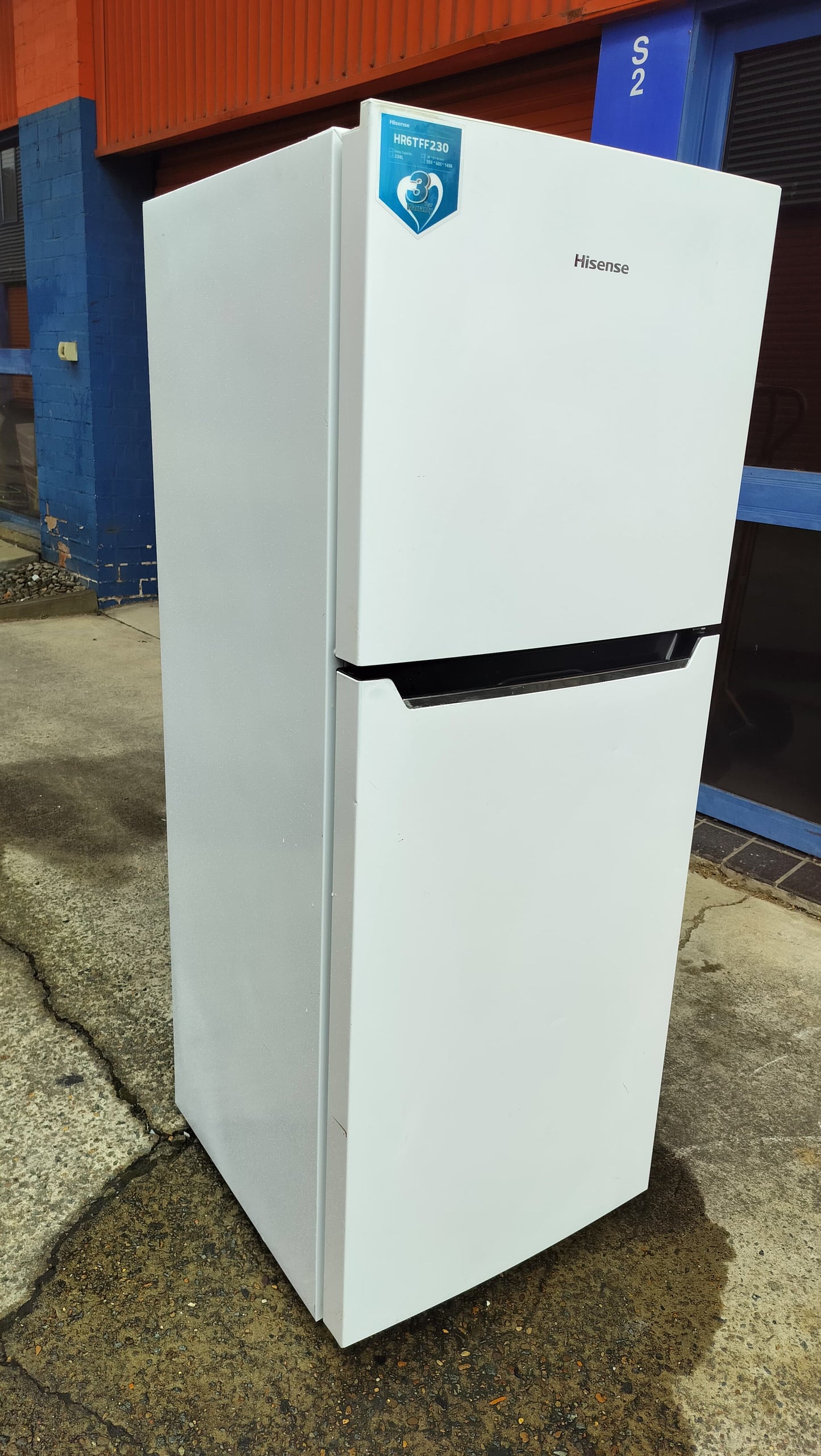 **HISENSE 230 LITERS FRIDGE & FREEZER**