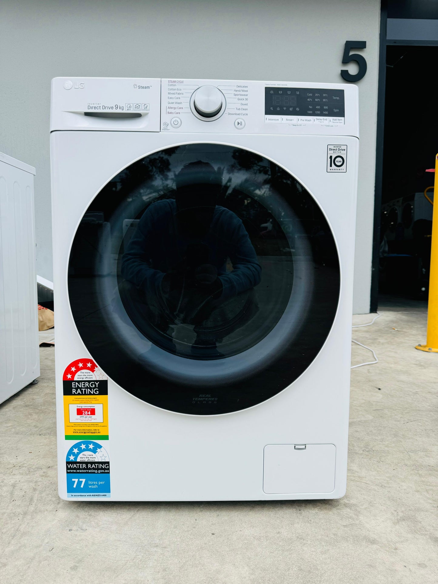 **LG 9KGS FRONT LOADER WASHING MACHINE**