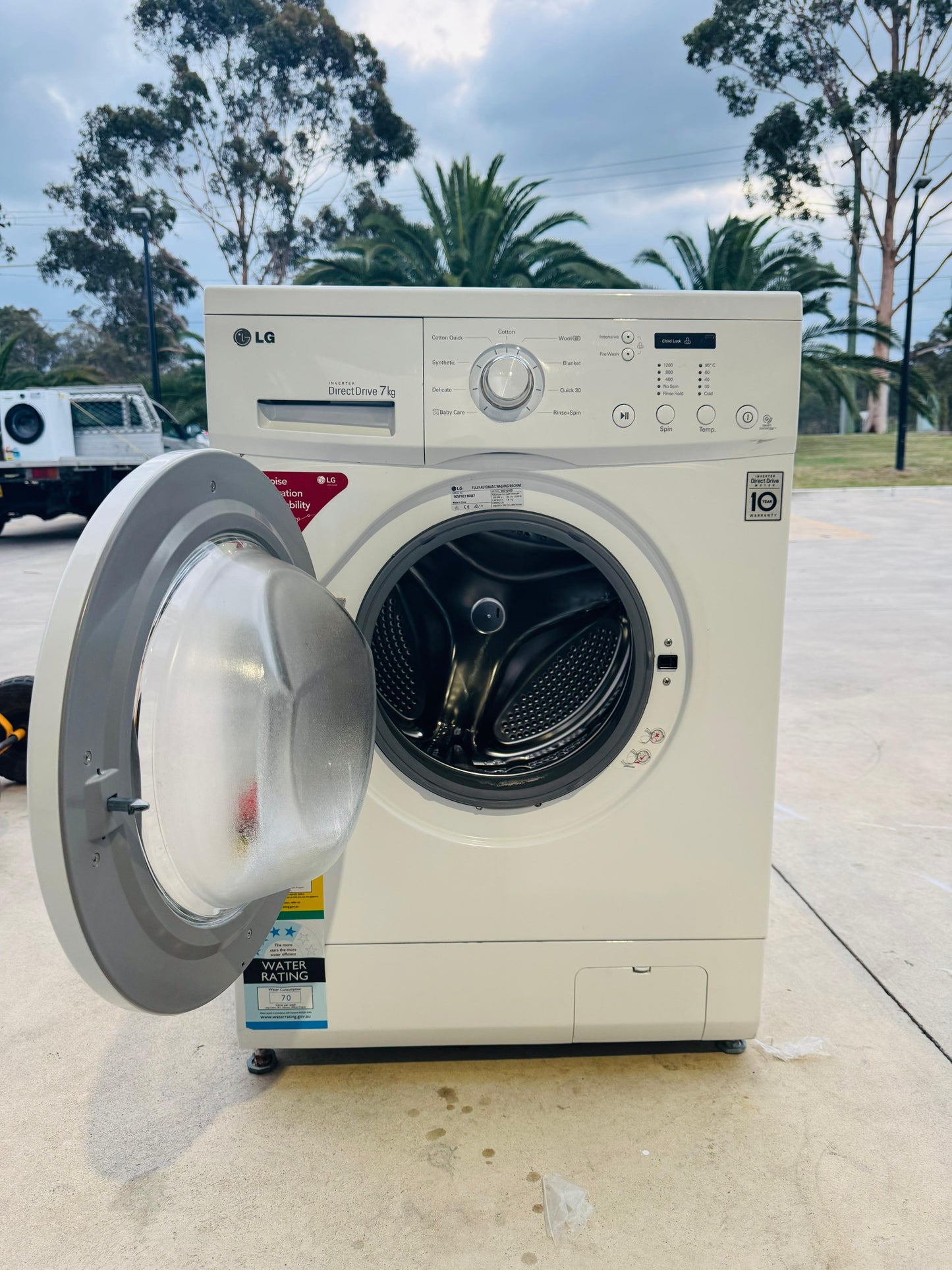 **LG 7KGS FRONT LOADER WASHING MACHINE**