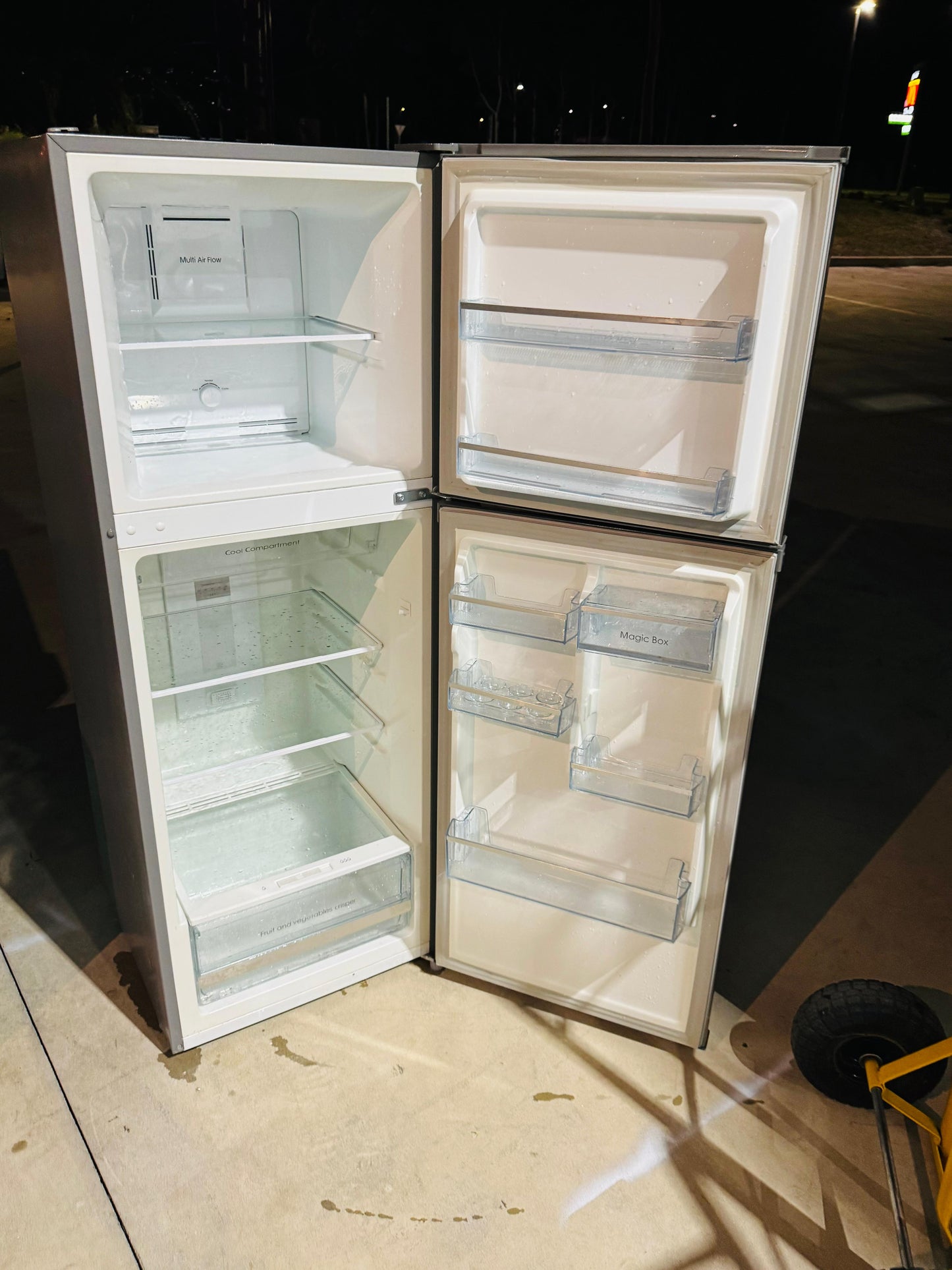 **HEQS 239 LITRES FRIDGE FREEZER**