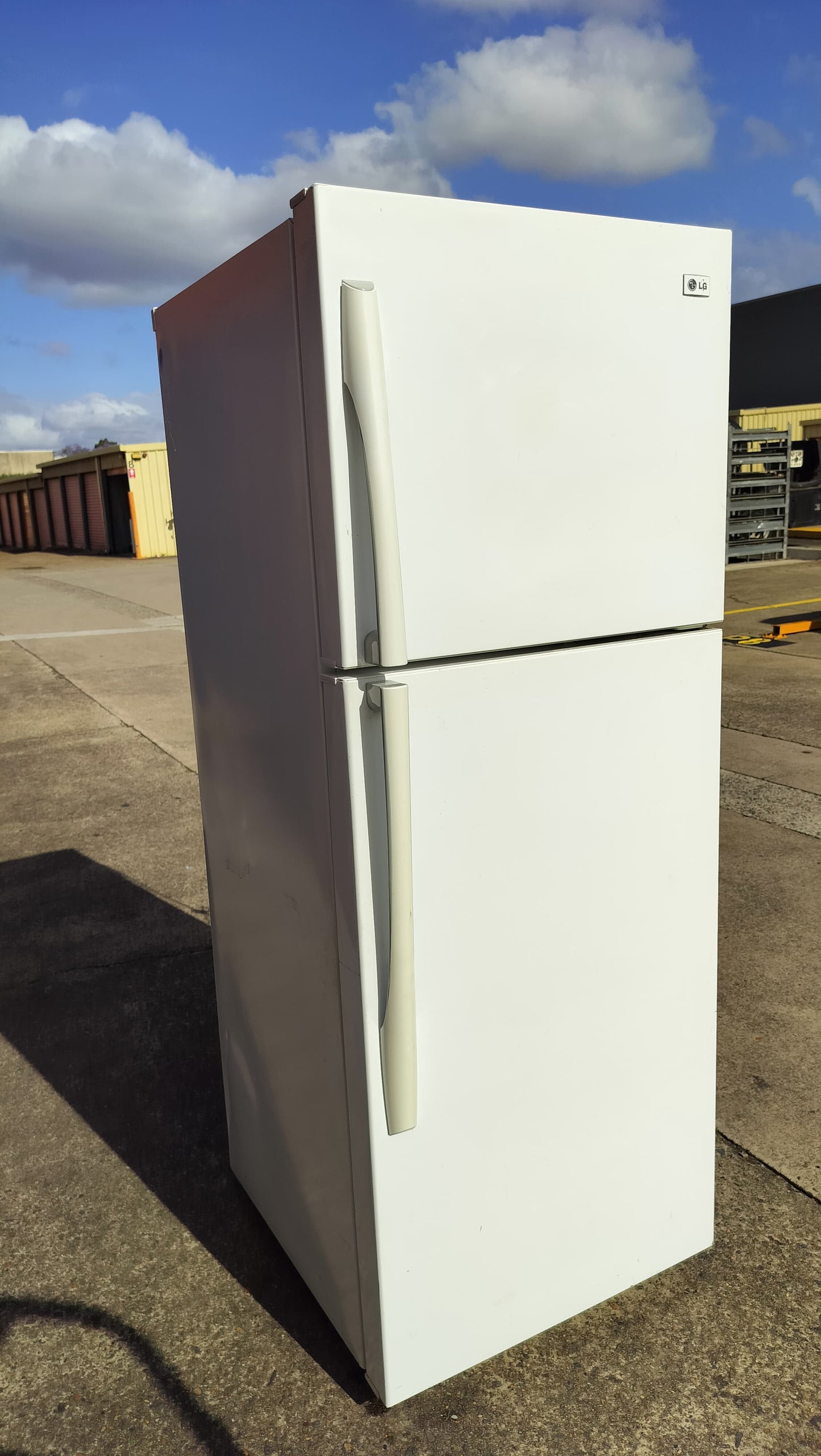 **LG 315 LITRES FRIDGE FREEZER**