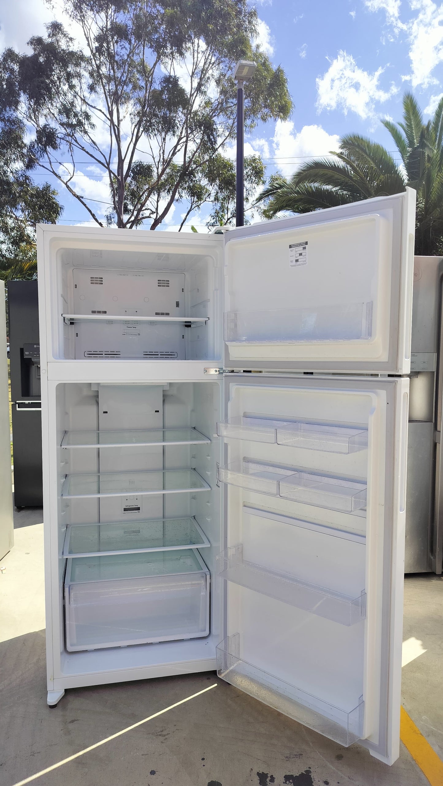 **KELVINATOR 460 LITRES FRIDGE FREEZER **