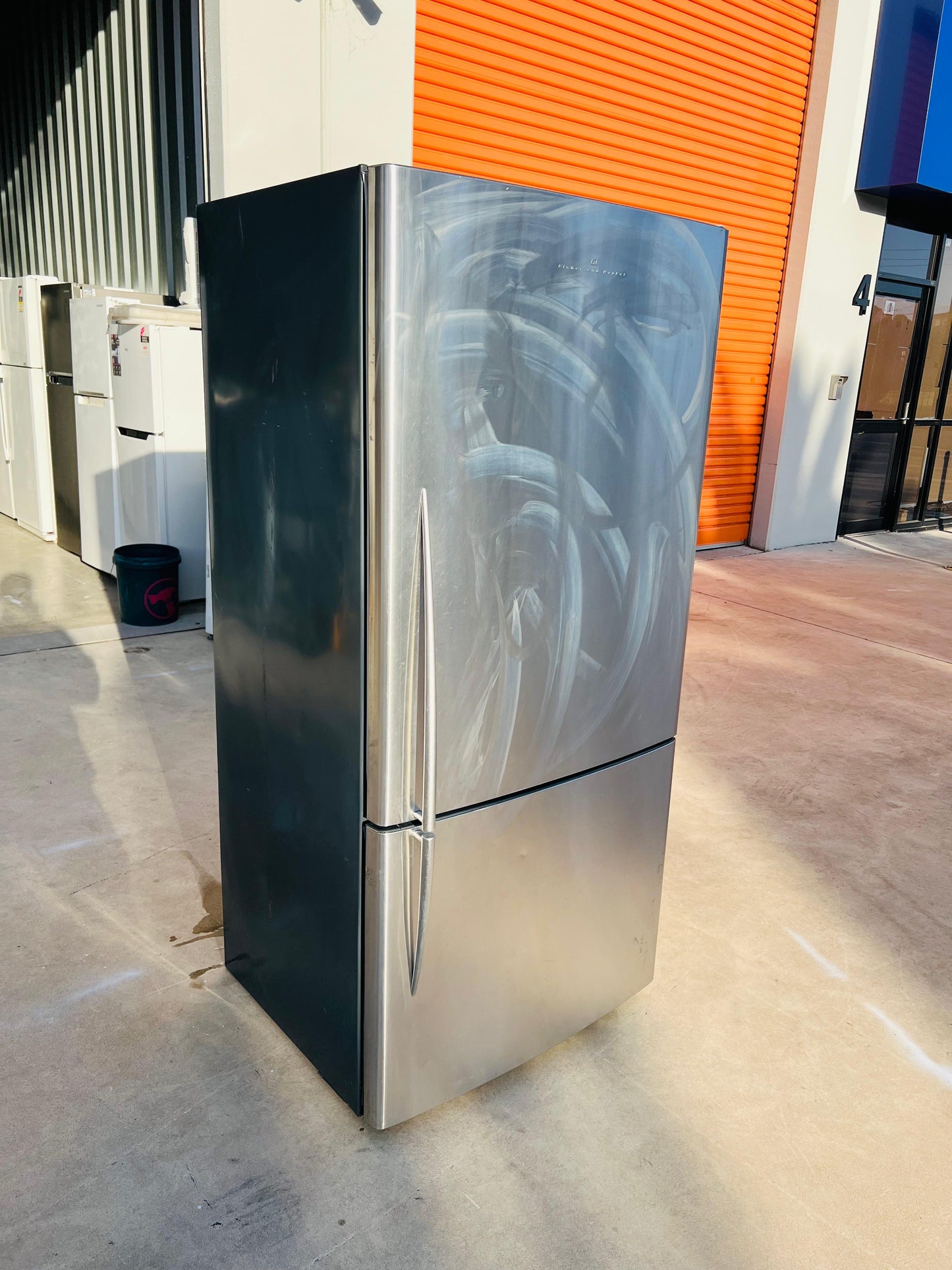 **FISHER & PAYKEL 519 LITRES FRIDGE FREEZER**