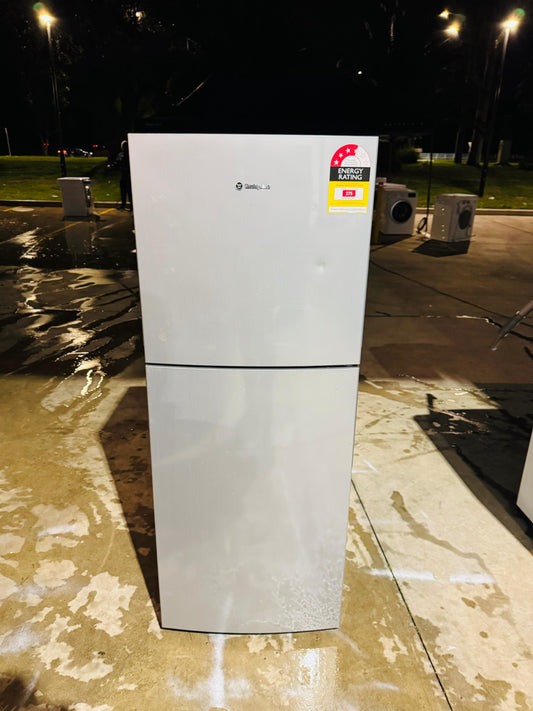 **WESTINGHOUSE 231 LITRES FRIDGE FREEZER**
