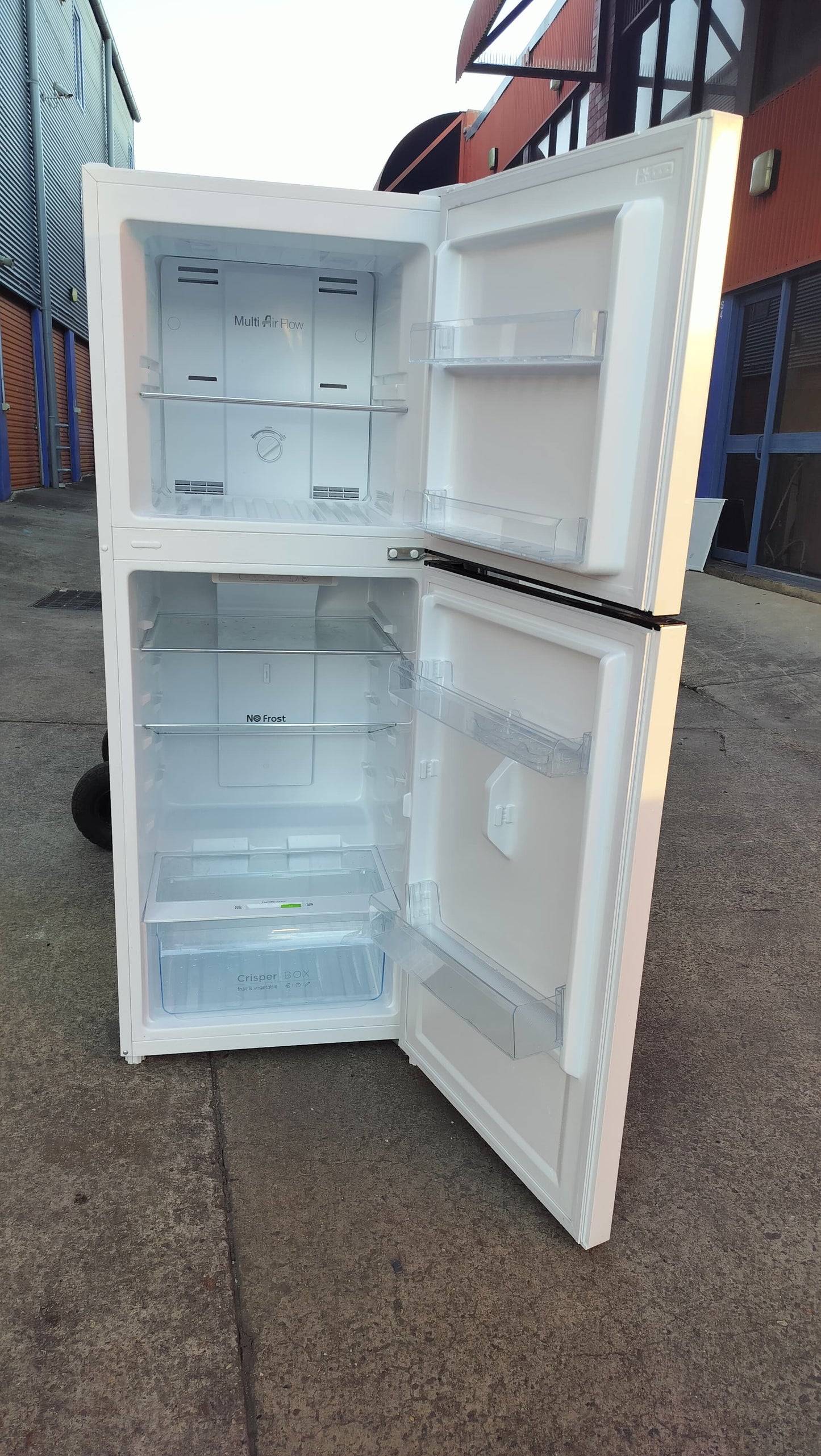 **CHIQ 216 LITRES FRIDGE FREEZER**