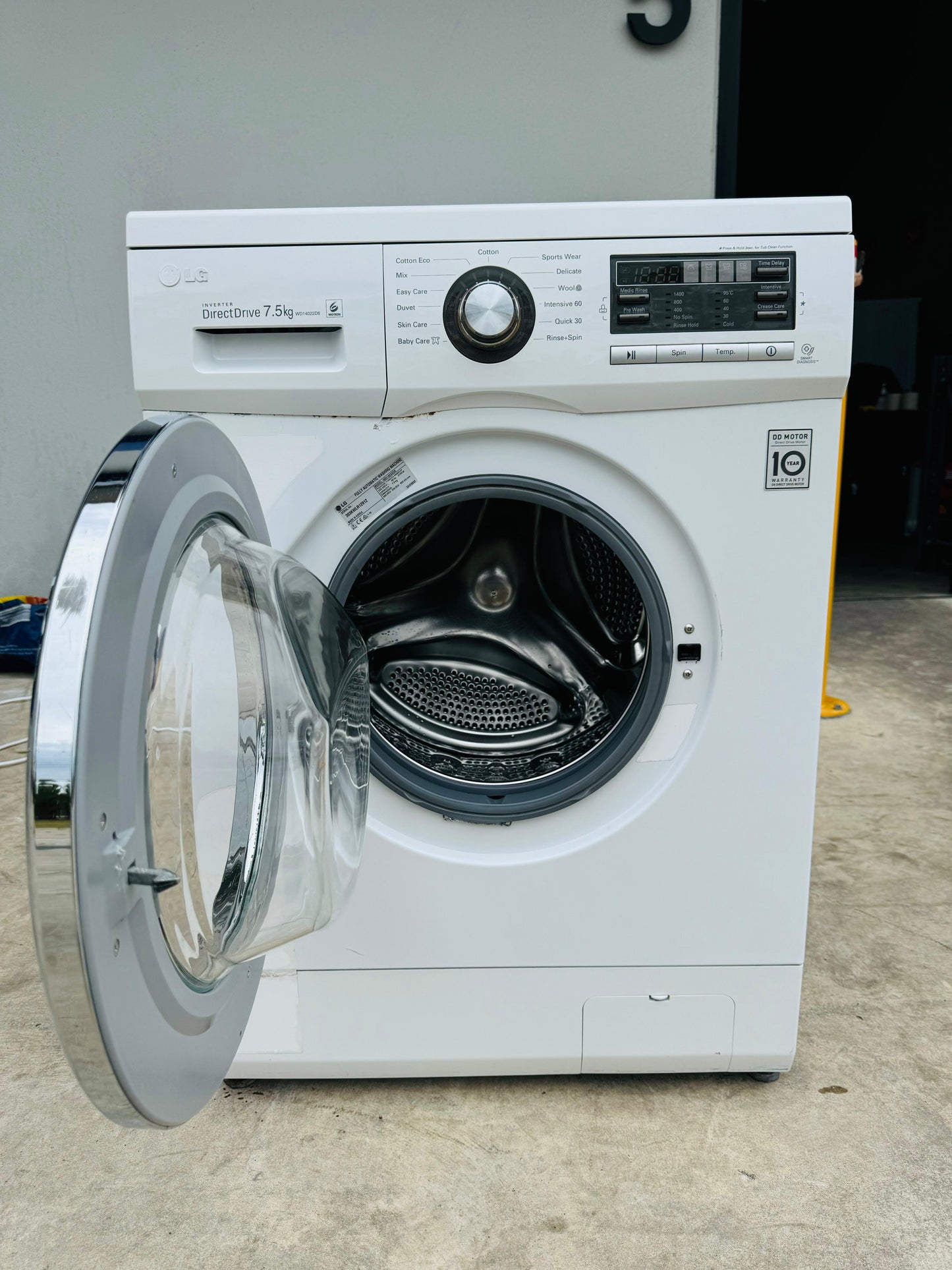 **LG 7.5KGS FRONT LOADER WASHING MACHINE**