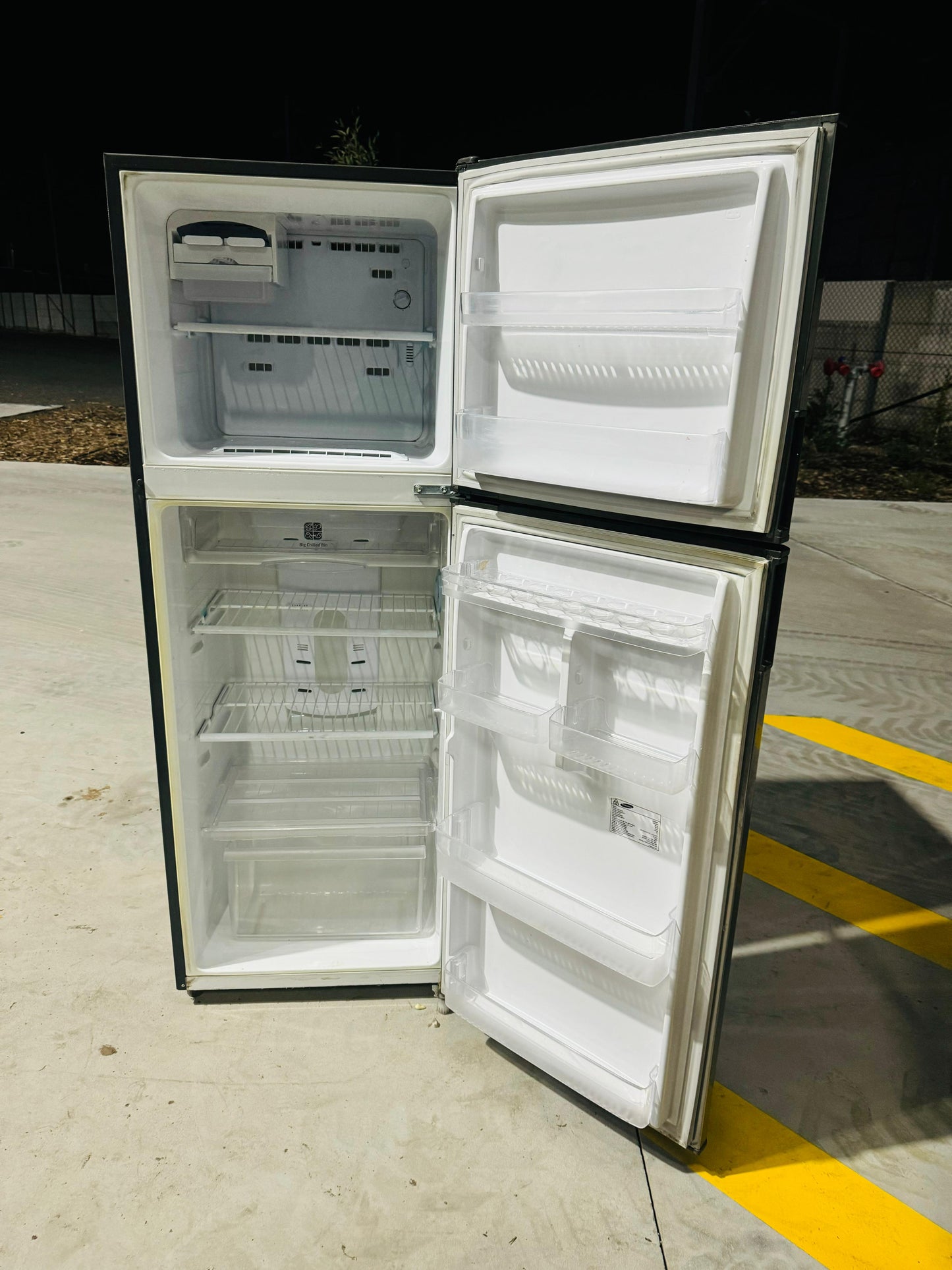 SAMSUNG 296 LITRES FRIDGE FREEZER