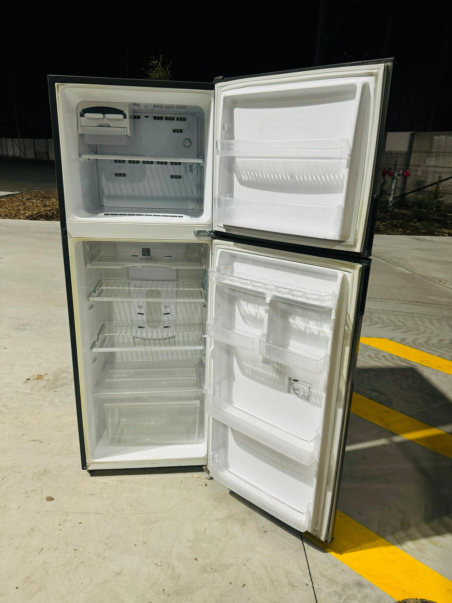 SAMSUNG 296 LITRES FRIDGE FREEZER