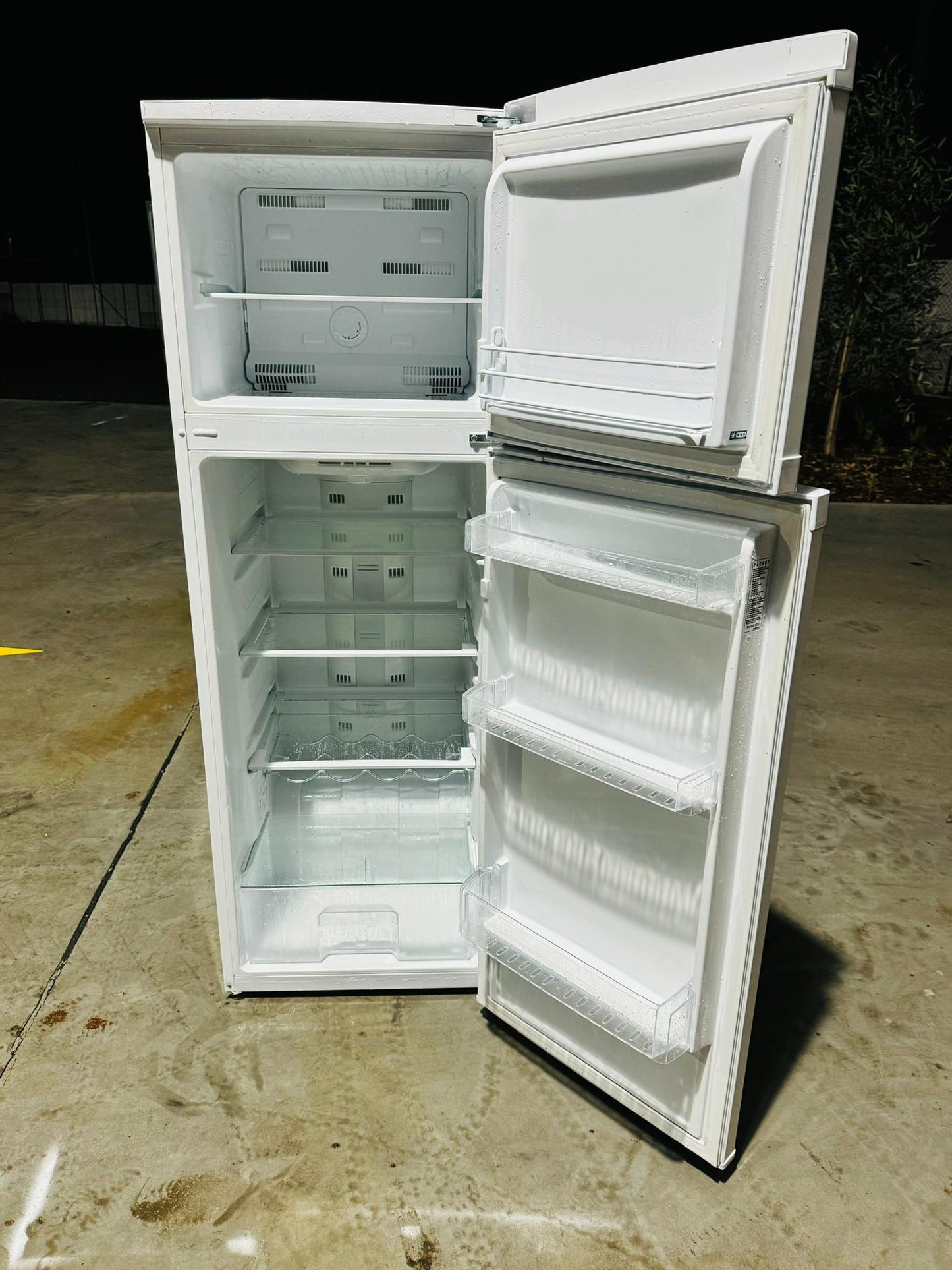 **BEKO 253 LITRES FRIDGE FREEZER**