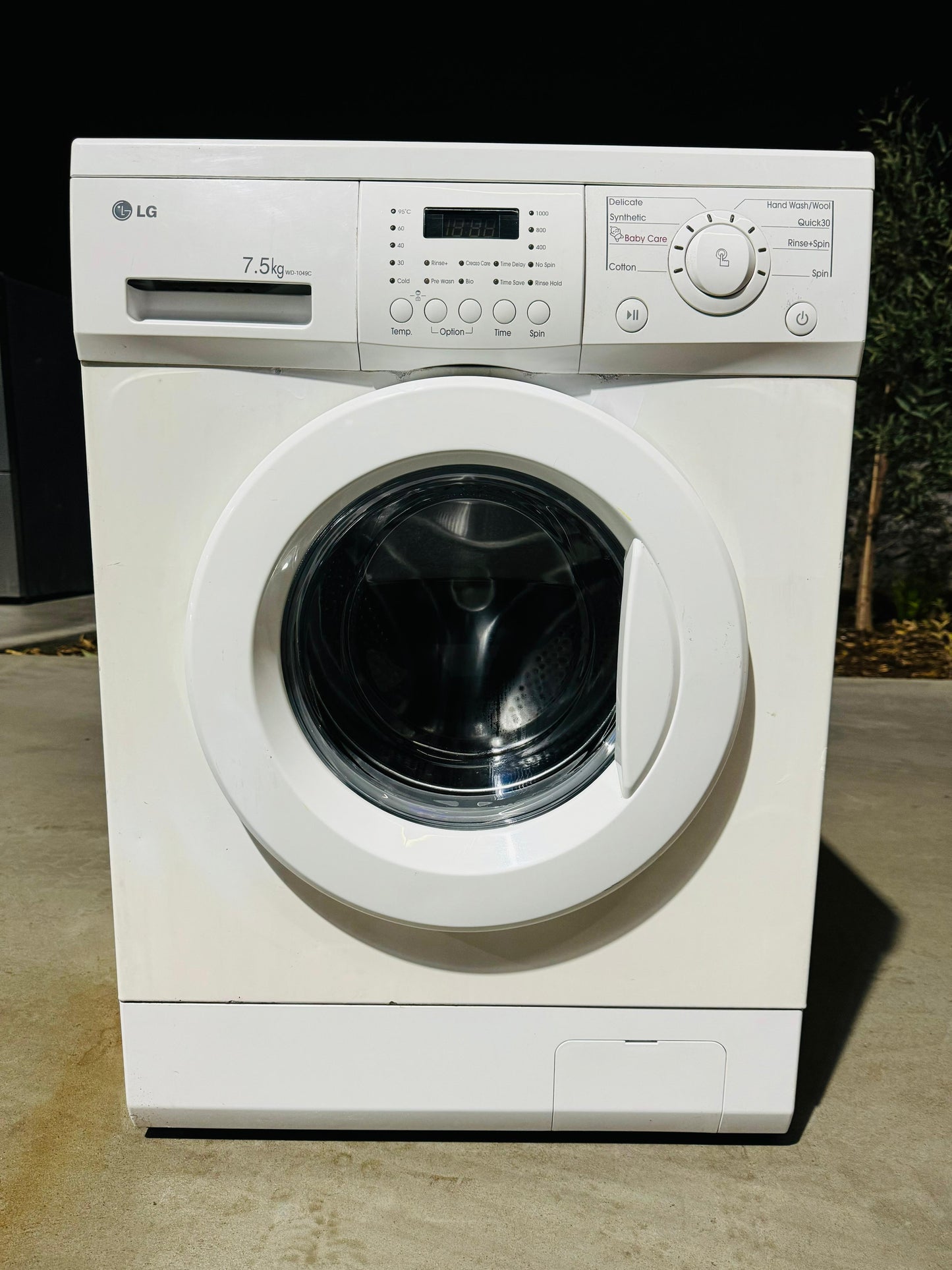 **LG 7.5 KGS FRONT LOADER WASHING MACHINE**