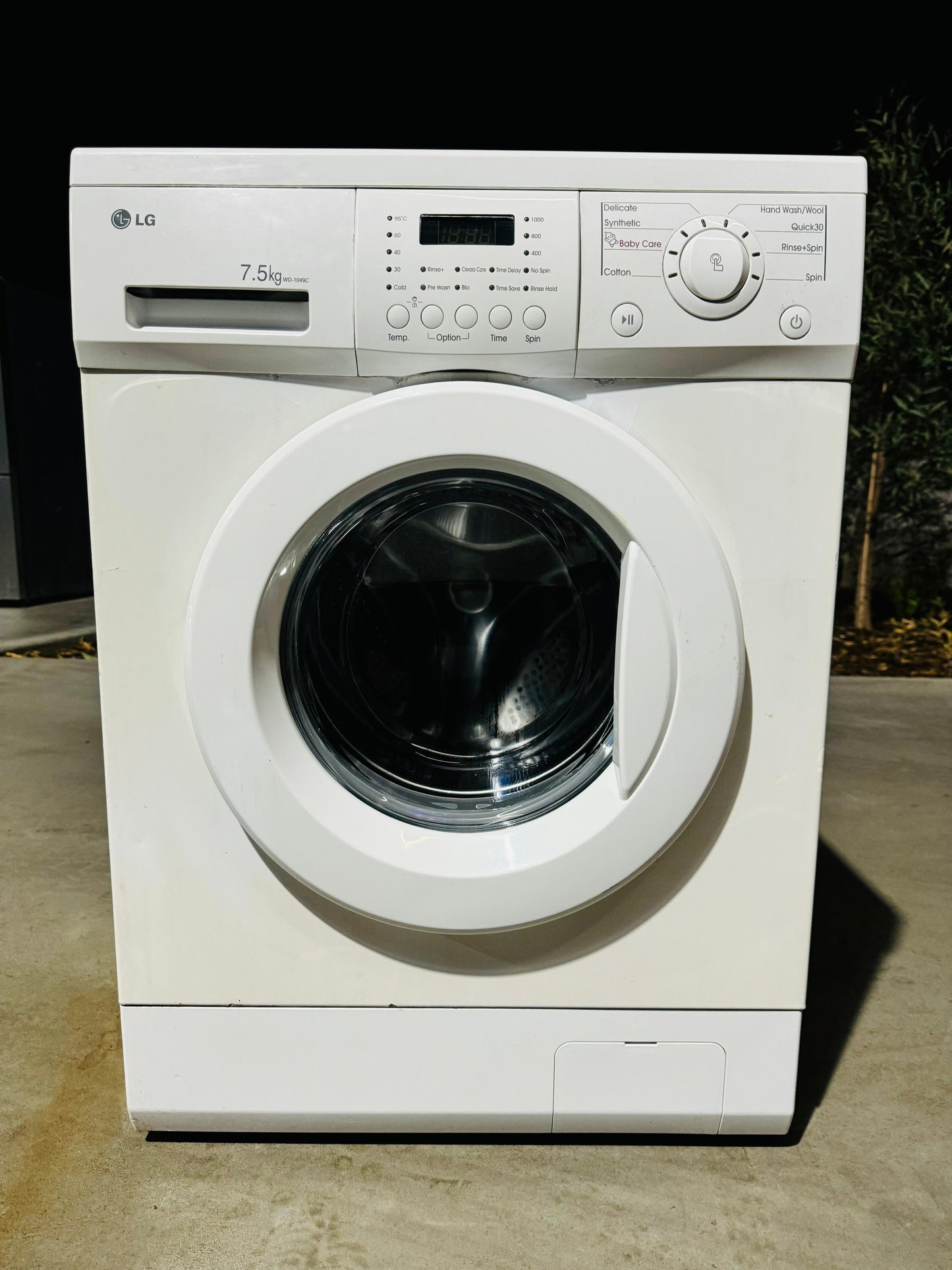 **LG 7.5 KGS FRONT LOADER WASHING MACHINE**