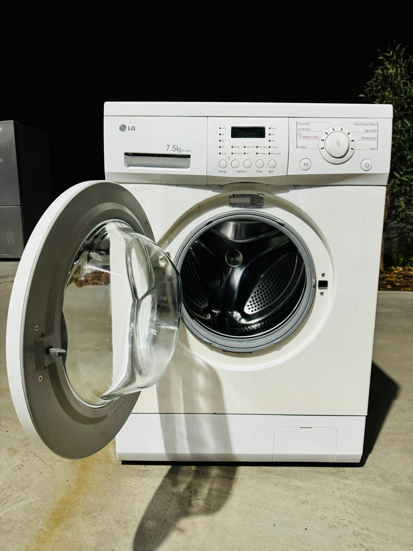 **LG 7.5 KGS FRONT LOADER WASHING MACHINE**