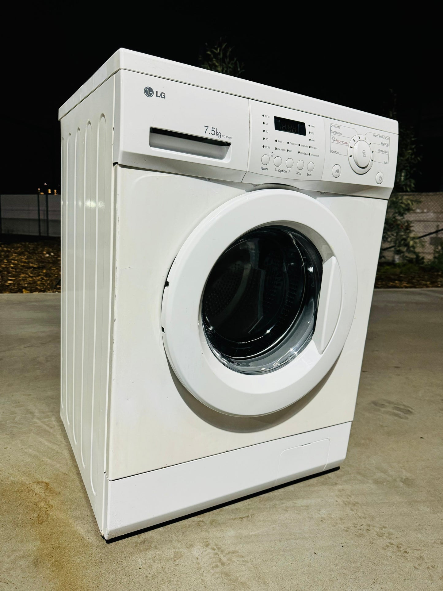 **LG 7.5 KGS FRONT LOADER WASHING MACHINE**