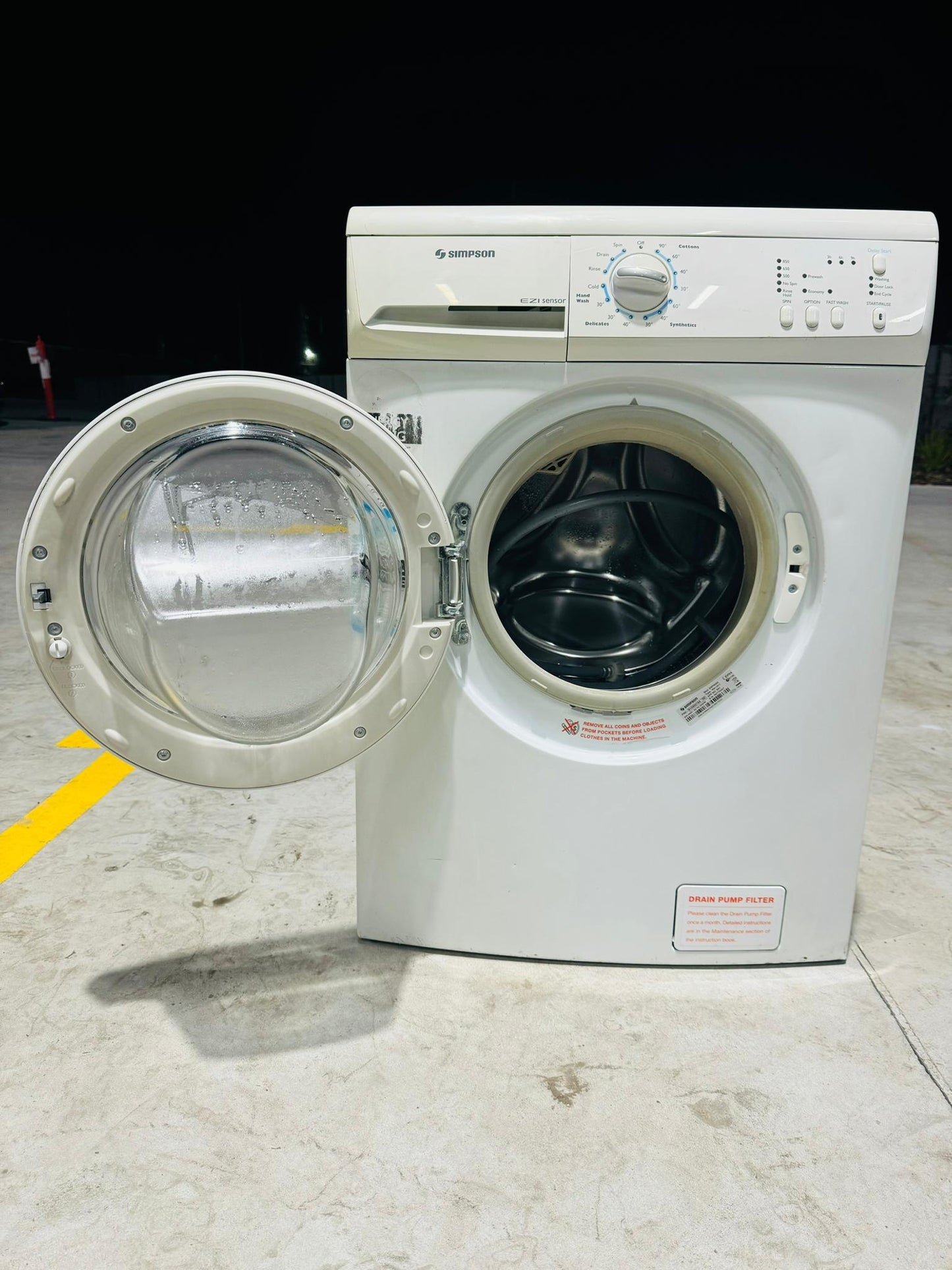 **SIMPSON 7.5 KGS FRONT LOADER WASHING MACHINE**