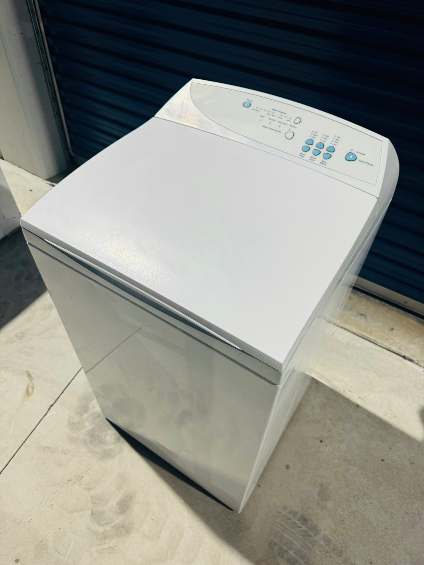 **FISHER & PAYKEL 5.5 KGS TOP LOADER WASHING MACHINE**