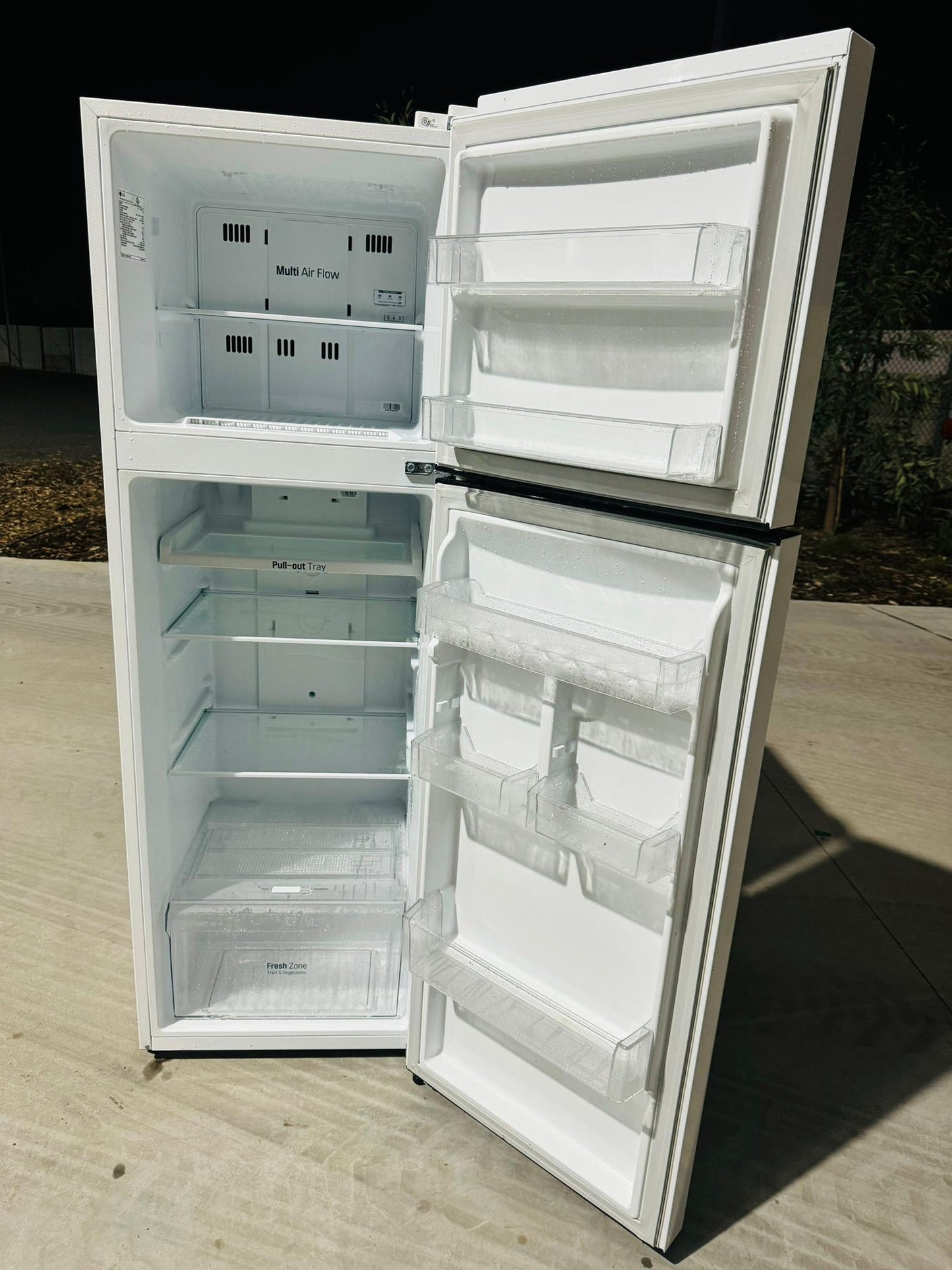 **LG 279 LITRES FRIDGE FREEZER**