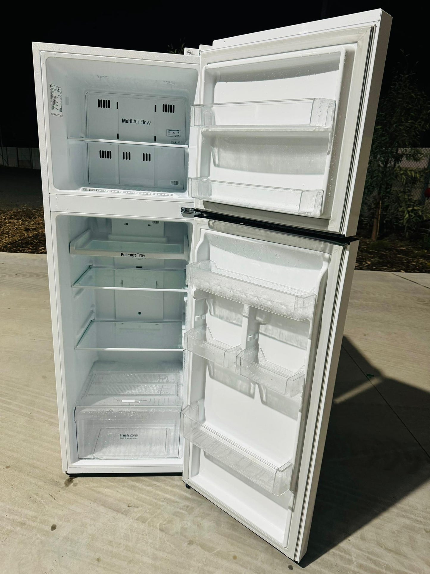 **LG 279 LITRES FRIDGE FREEZER**