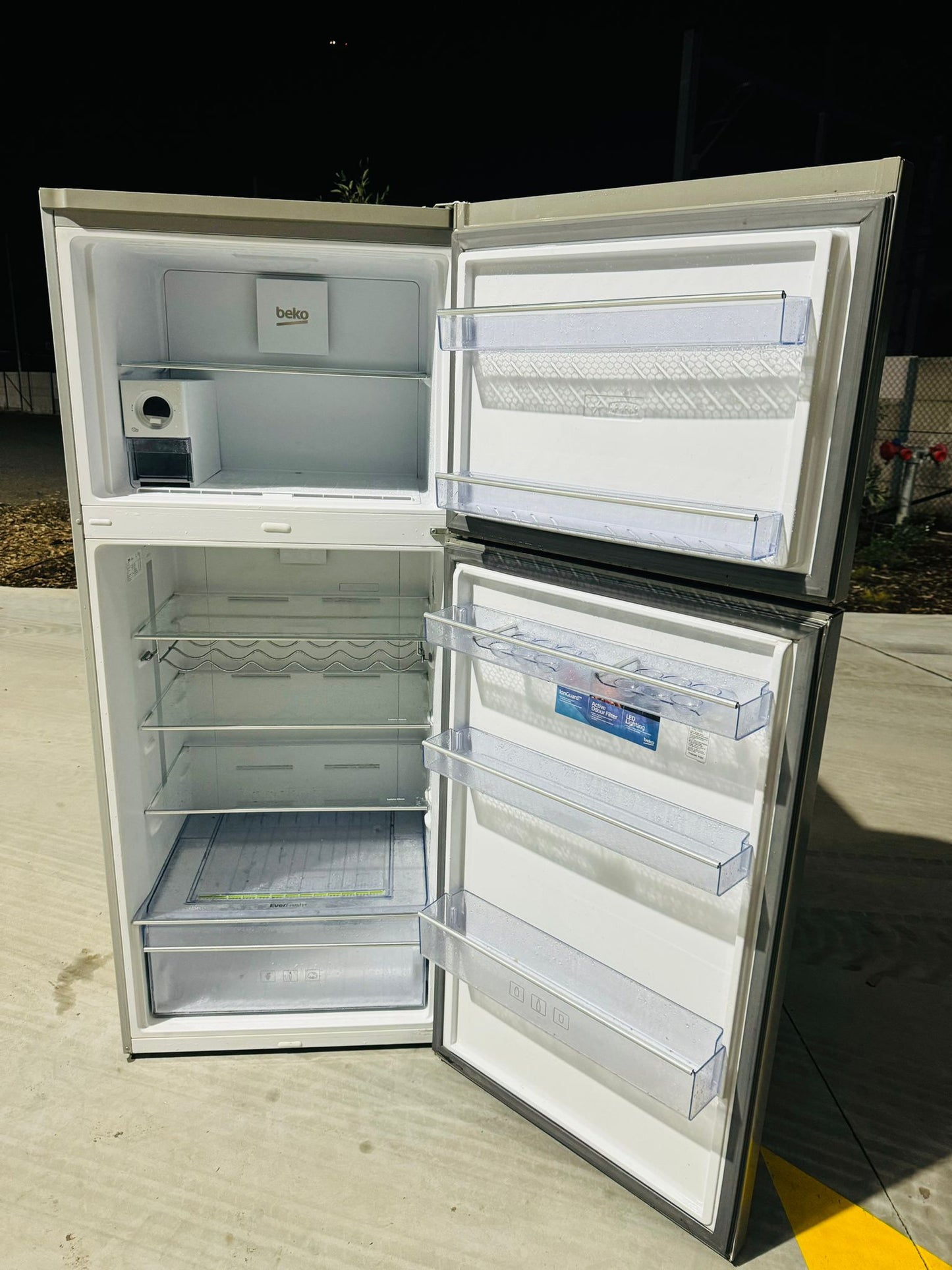 **BEKO 400 LITRES FRIDGE FREEZER**