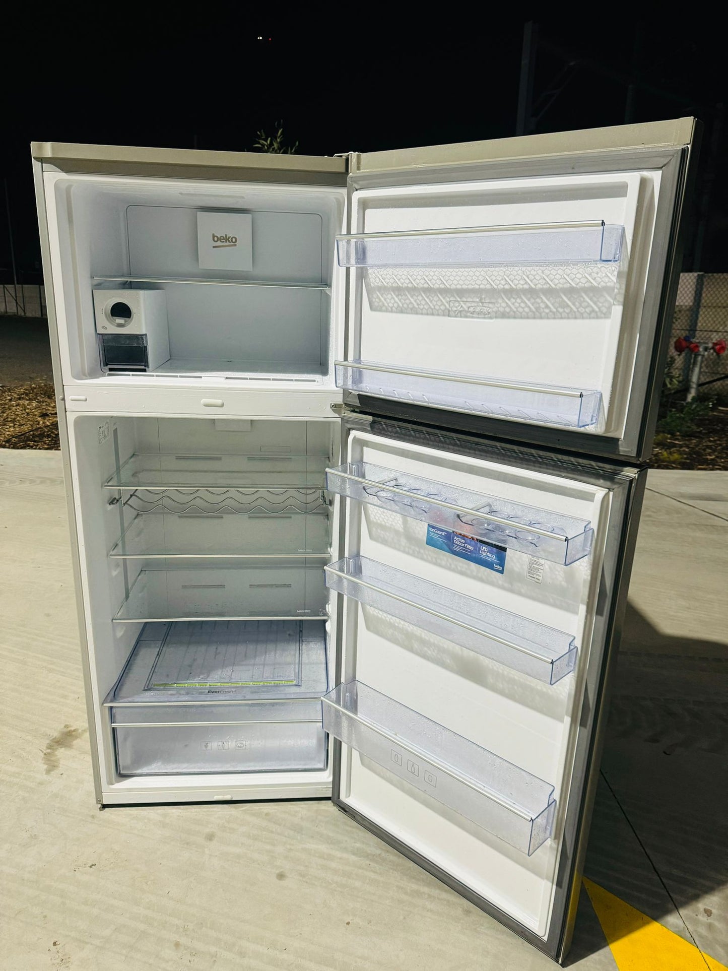 **BEKO 400 LITRES FRIDGE FREEZER**