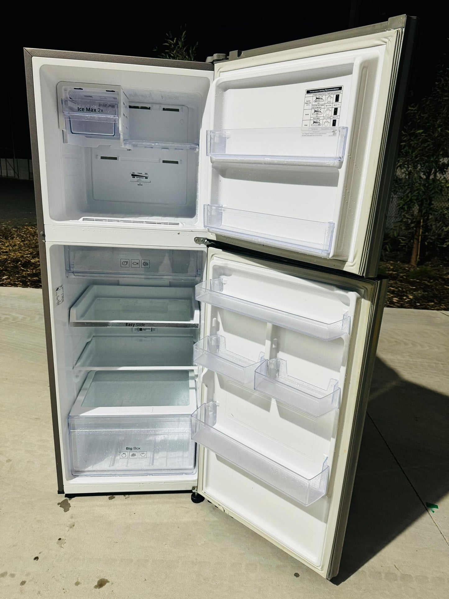 **SAMSUNG 320 LITRES FRIDGE FREEZER**