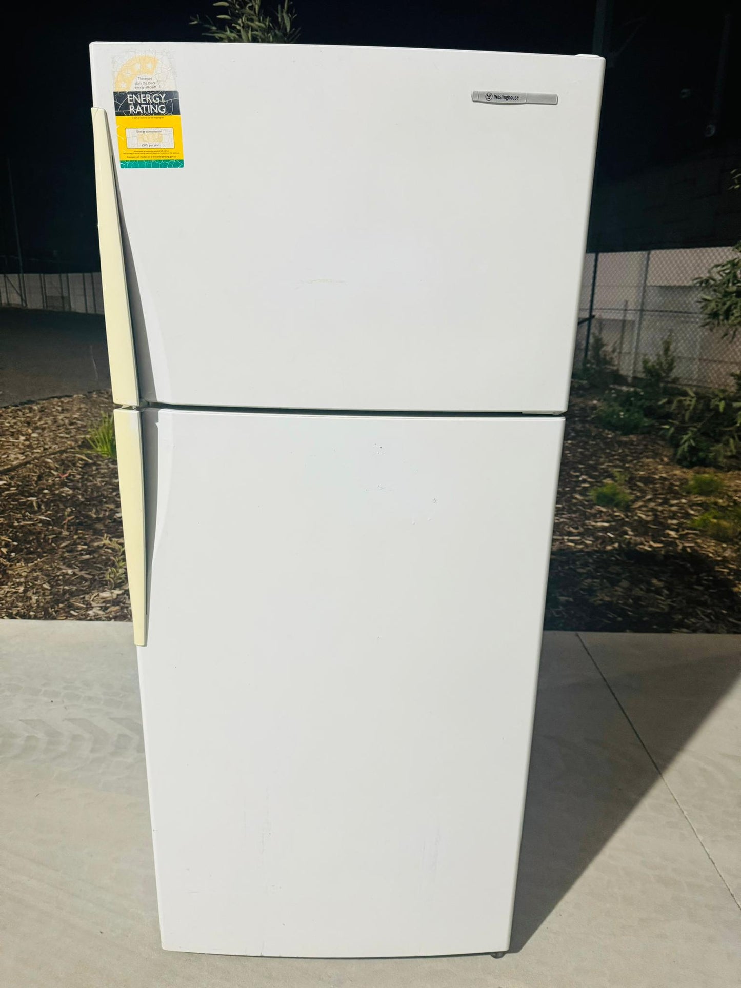 **WESTINGHOUSE 419 LITRES FRIDGE FREEZER**