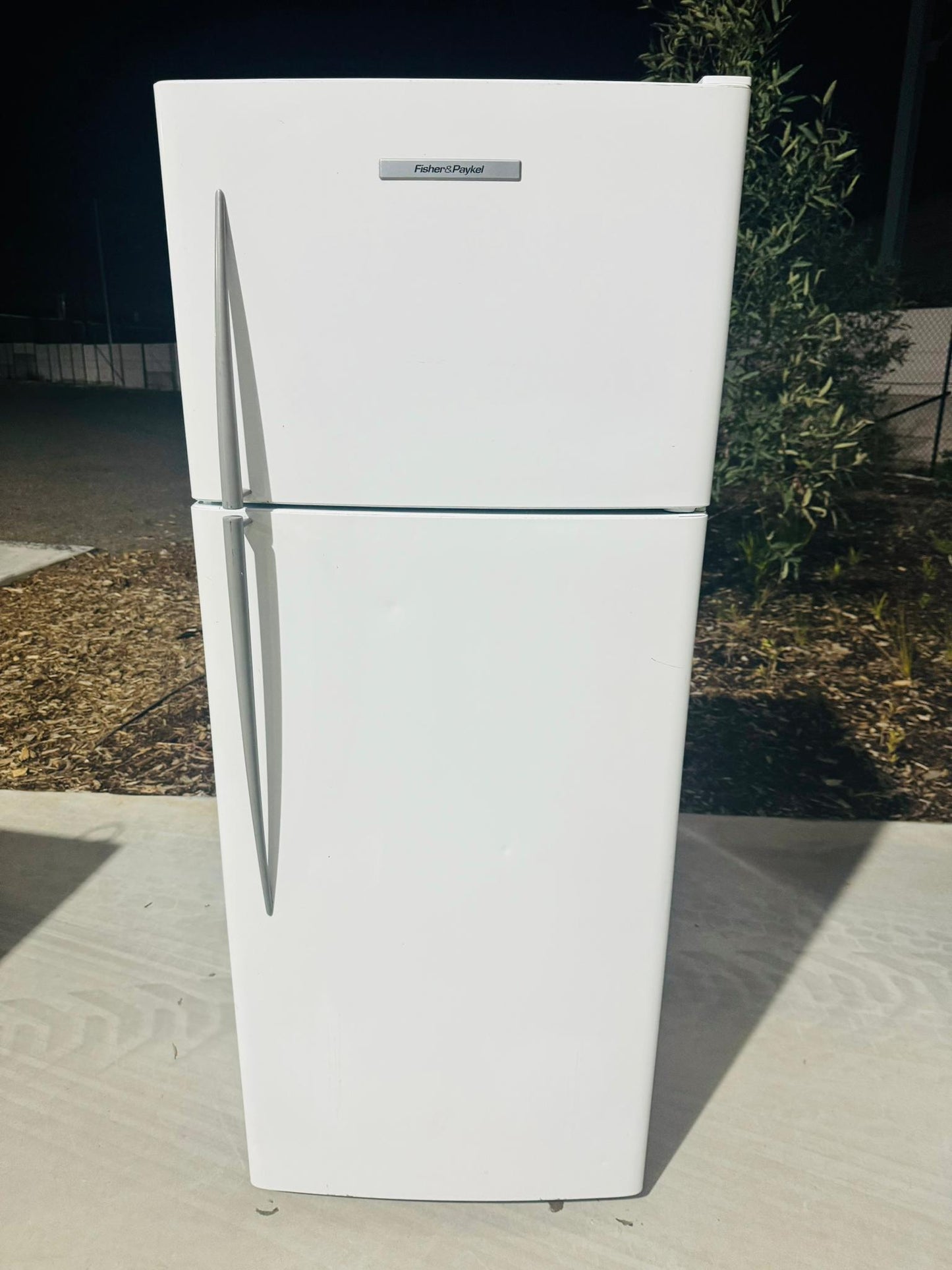 **FISHER & PAYKEL 380 LITRES FRIDGE FREEZER**