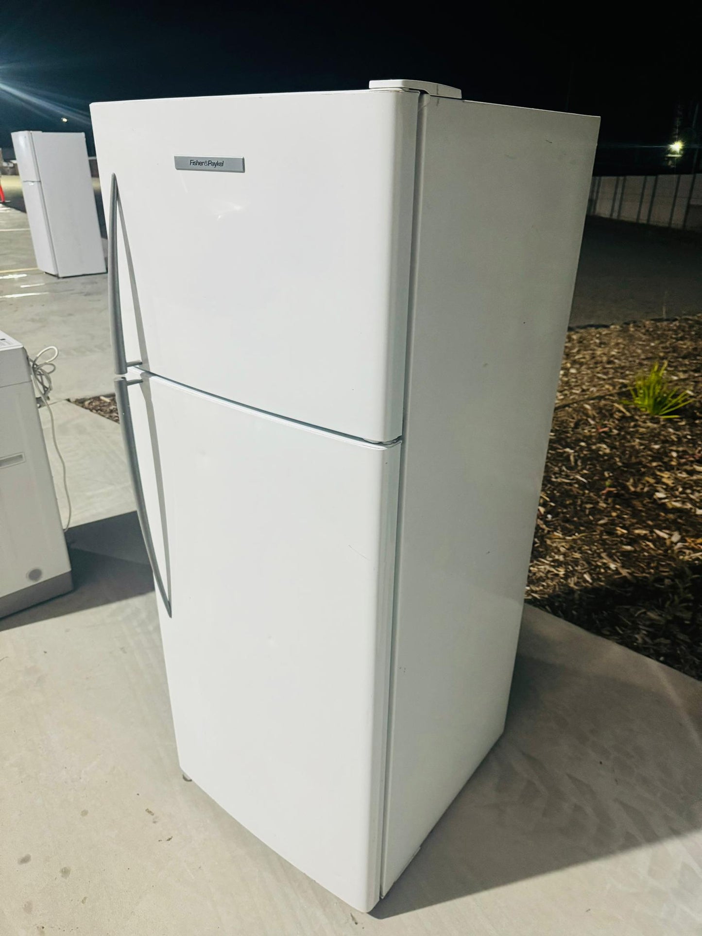 **FISHER & PAYKEL 380 LITRES FRIDGE FREEZER**