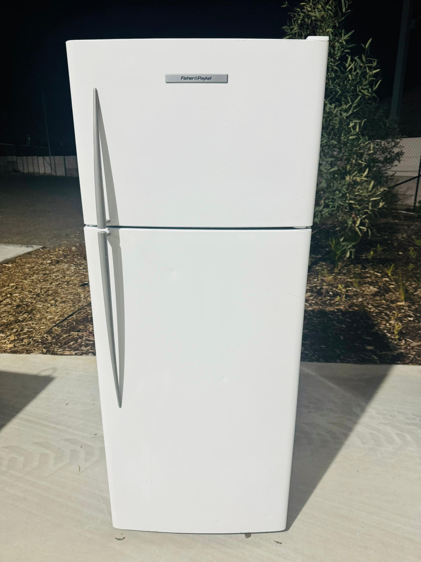 **FISHER & PAYKEL 380 LITRES FRIDGE FREEZER**