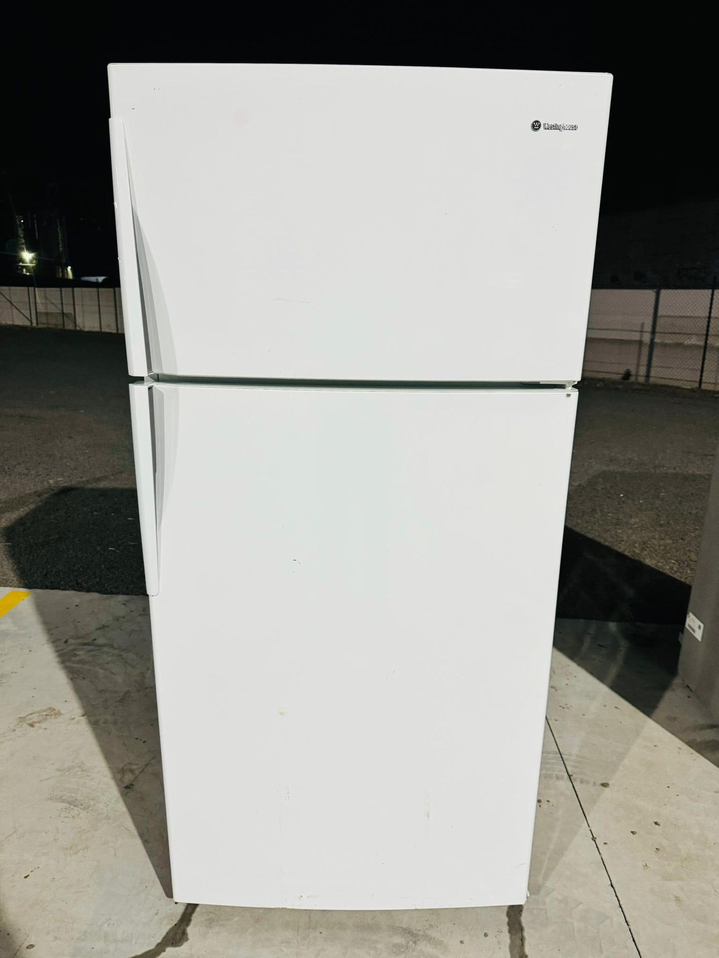 **WESTINGHOUSE 520 LITRES FRIDGE FREEZER**