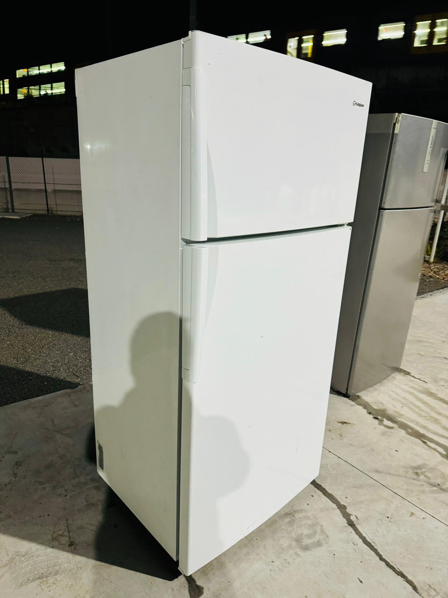 **WESTINGHOUSE 520 LITRES FRIDGE FREEZER**