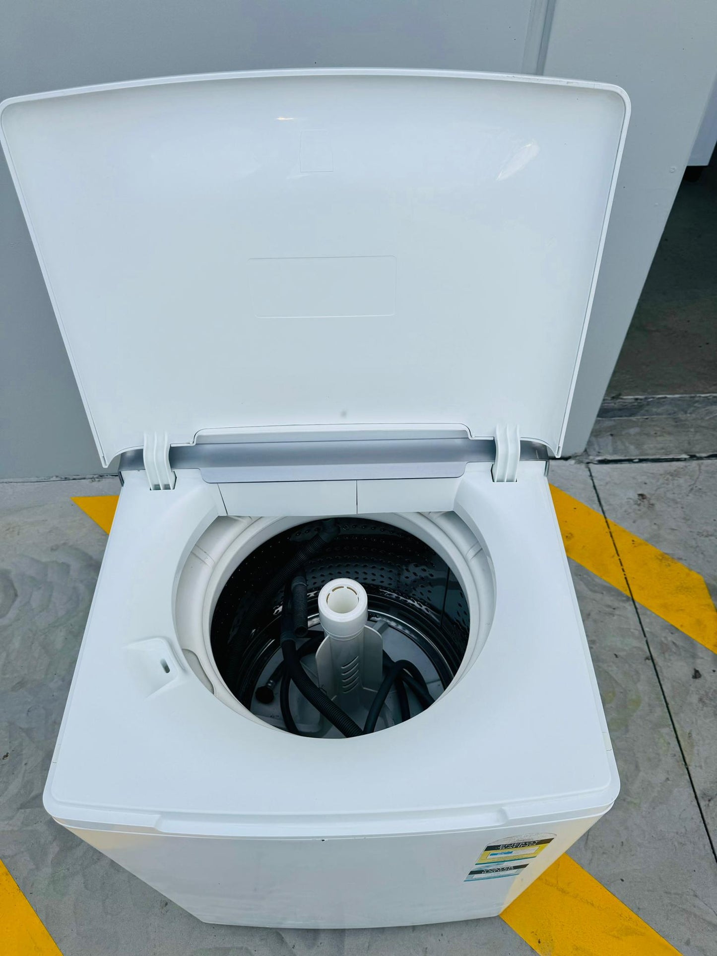 **SIMPSON 7.5 KGS TOP LOADER WASHING MACHINE**