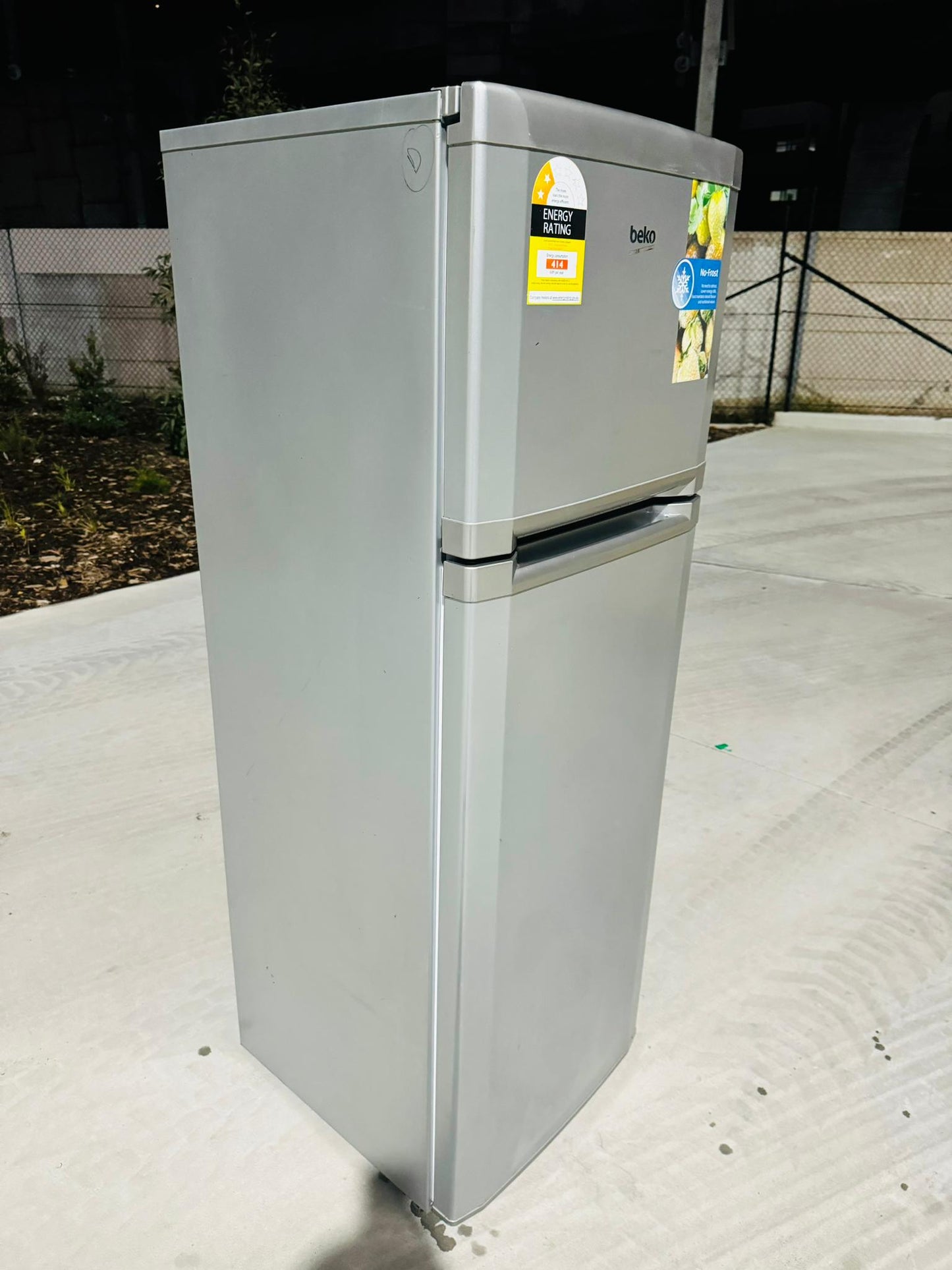 **BEKO 253 LITRES FRIDGE FREEZER**