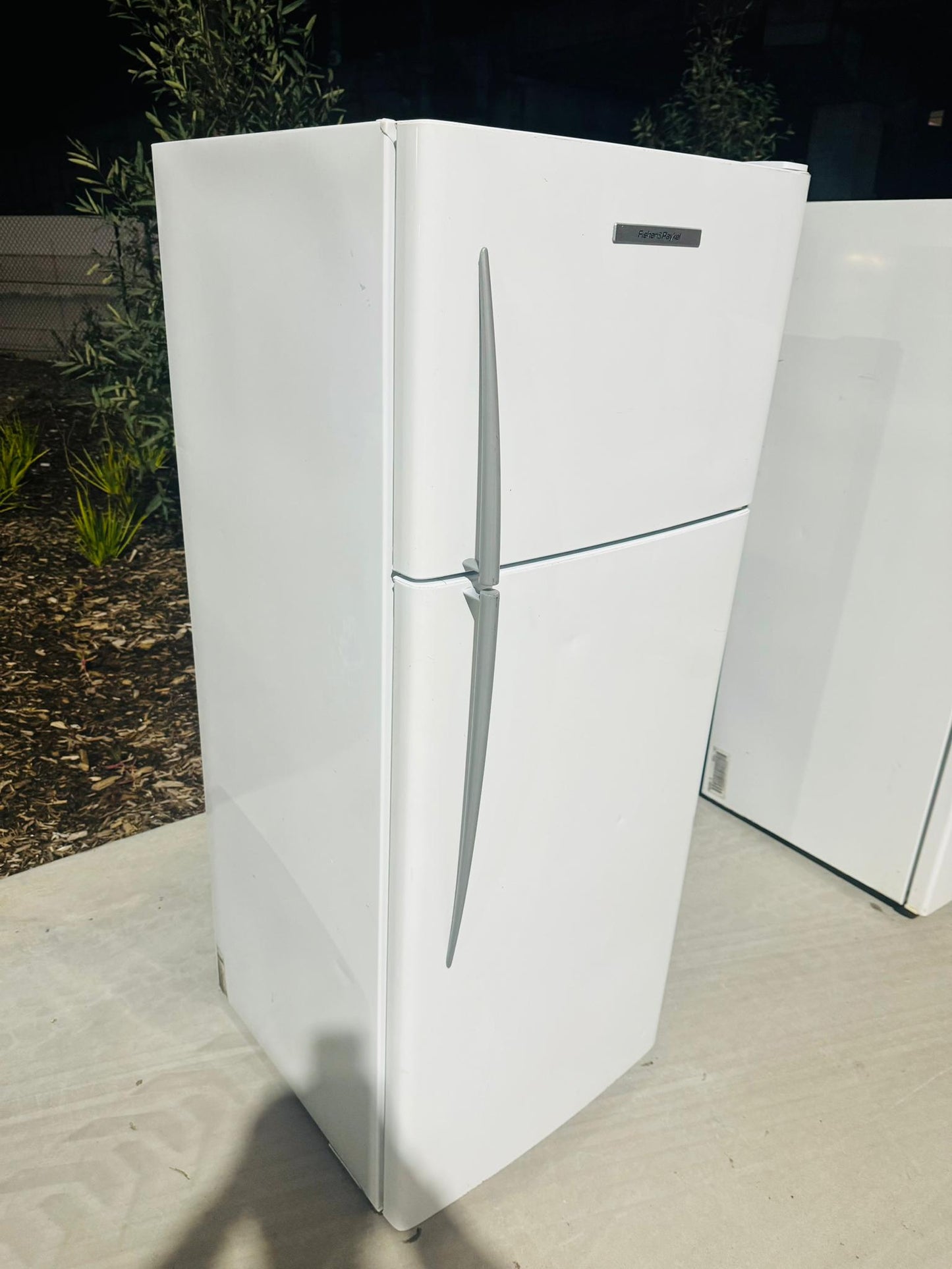 **FISHER & PAYKEL 380 LITRES FRIDGE FREEZER**