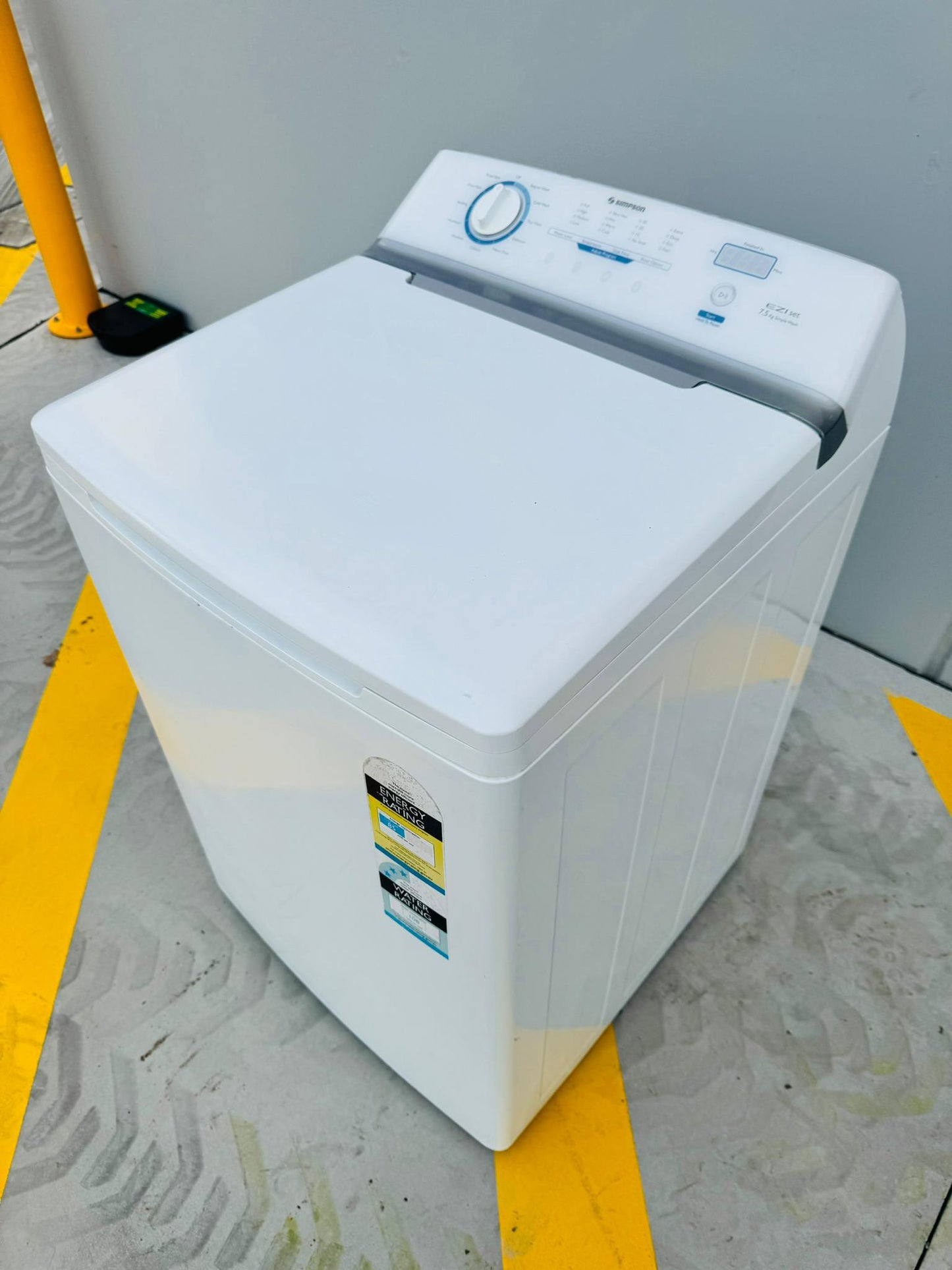 **SIMPSON 7.5 KGS TOP LOADER WASHING MACHINE**