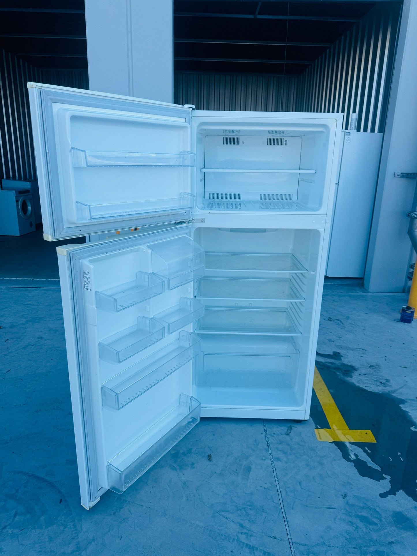 **WESTINGHOUSE 420 LITRES FRIDGE FREEZER**