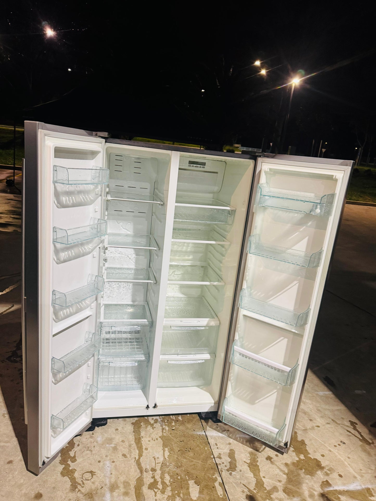 WESTING HOUSE SIDE BY SIDE 606 LITRES FRIDGE FREEZER