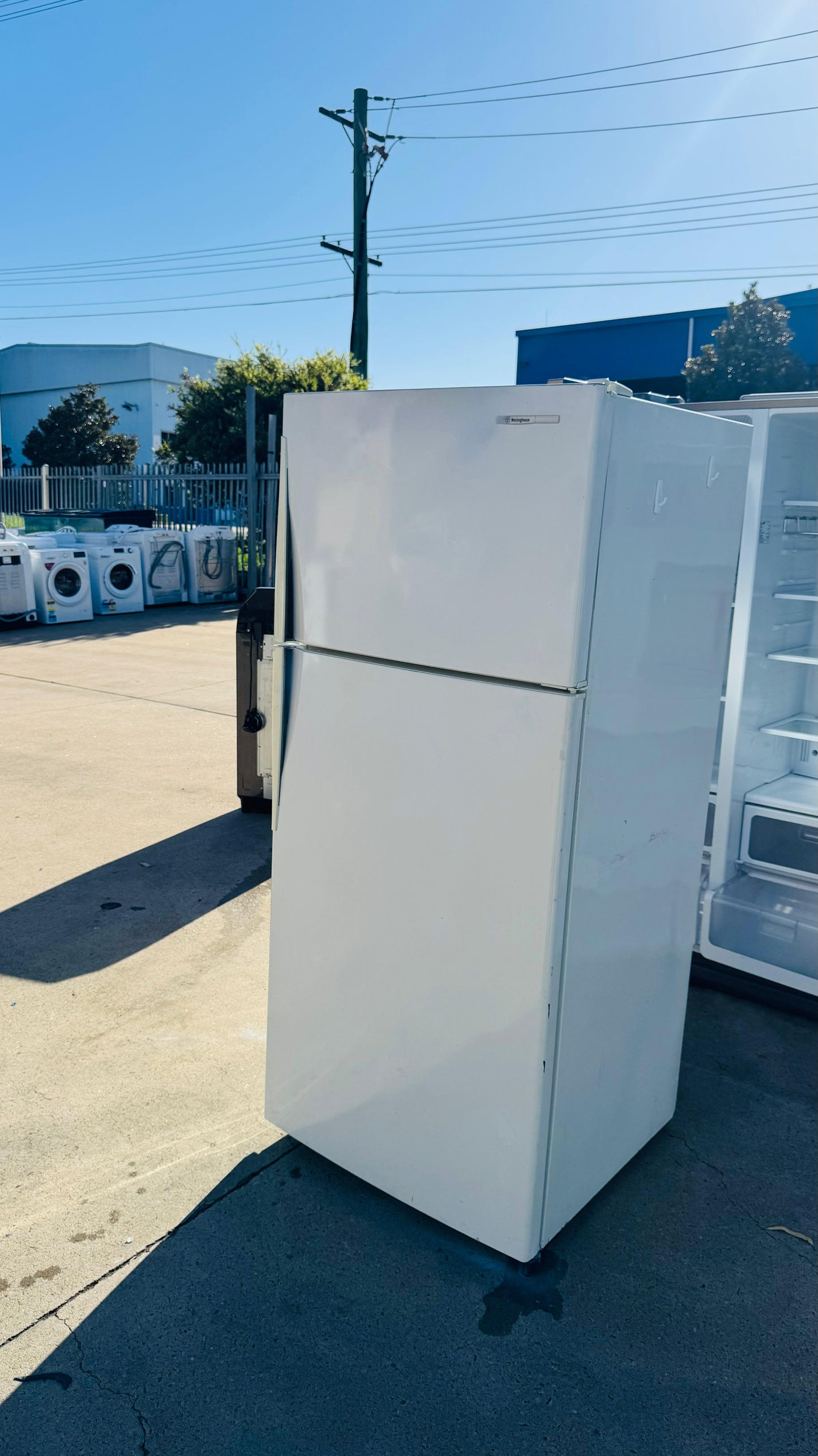 WESTINGHOUSE 420 LITRES FRIDGE FREEZER