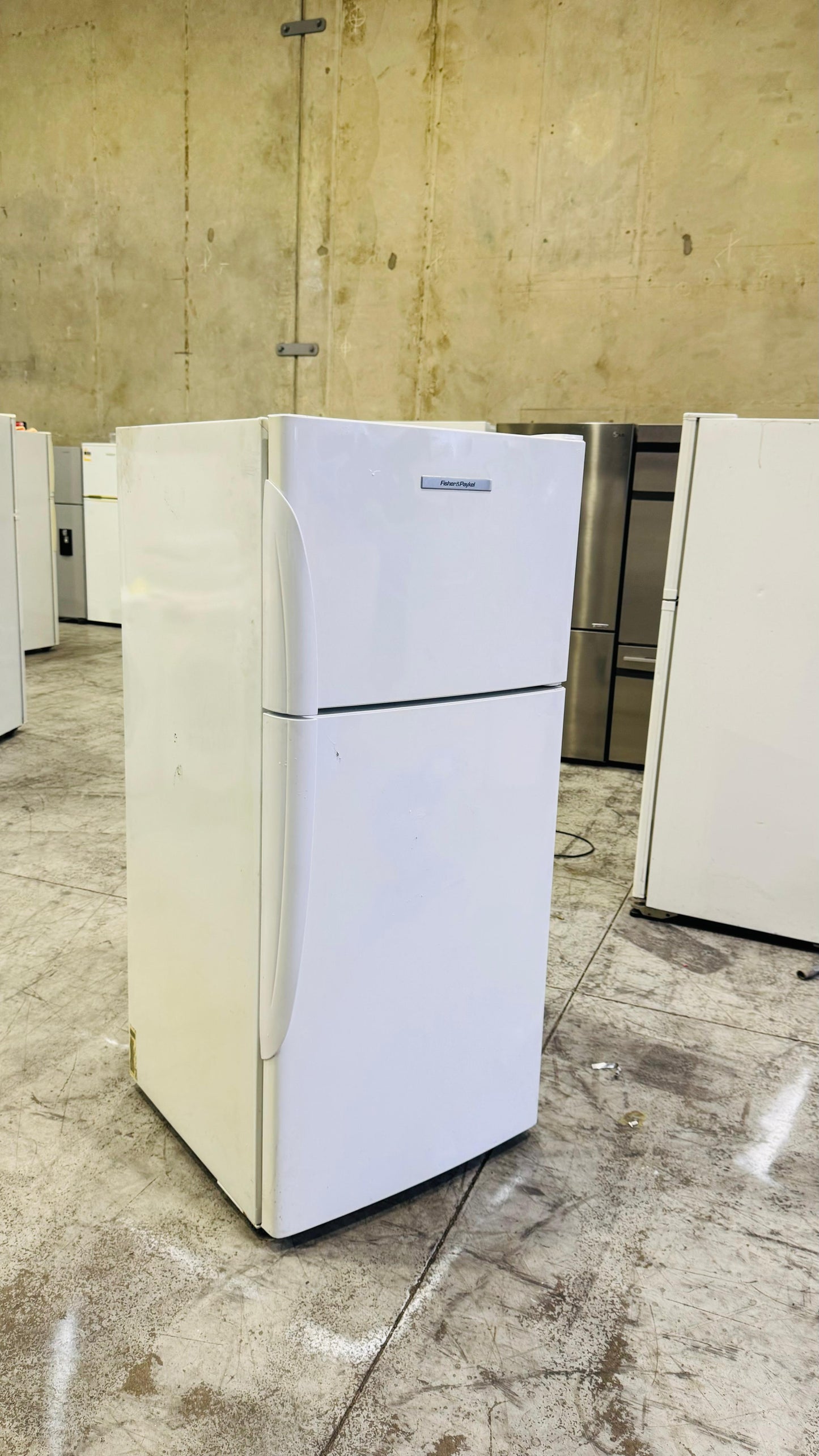 FISHER AND PAYKEL 329 LITRES FRIDGE FREEZER