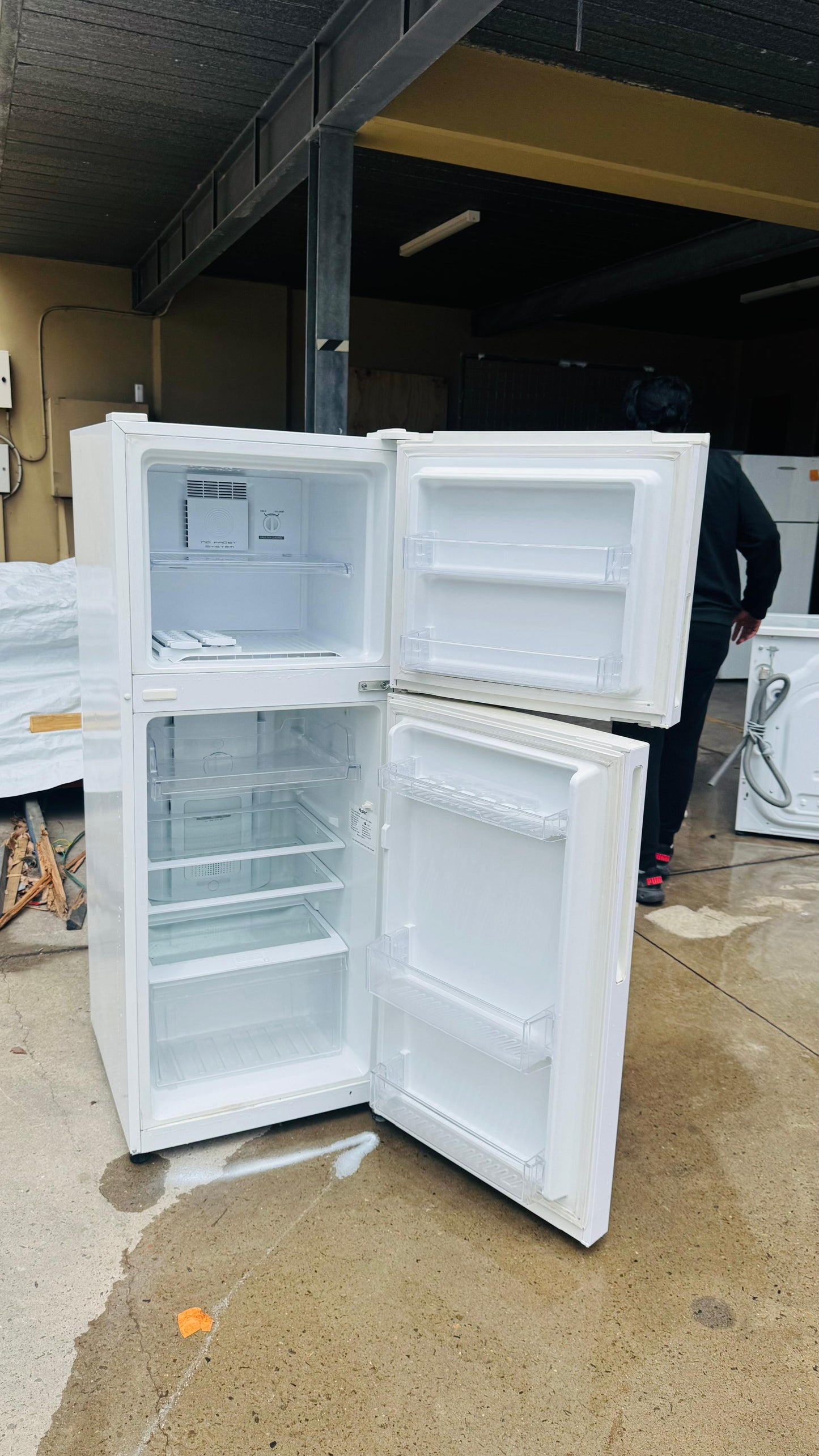 HAIER 224 LITRES FRIDGE FREEZER