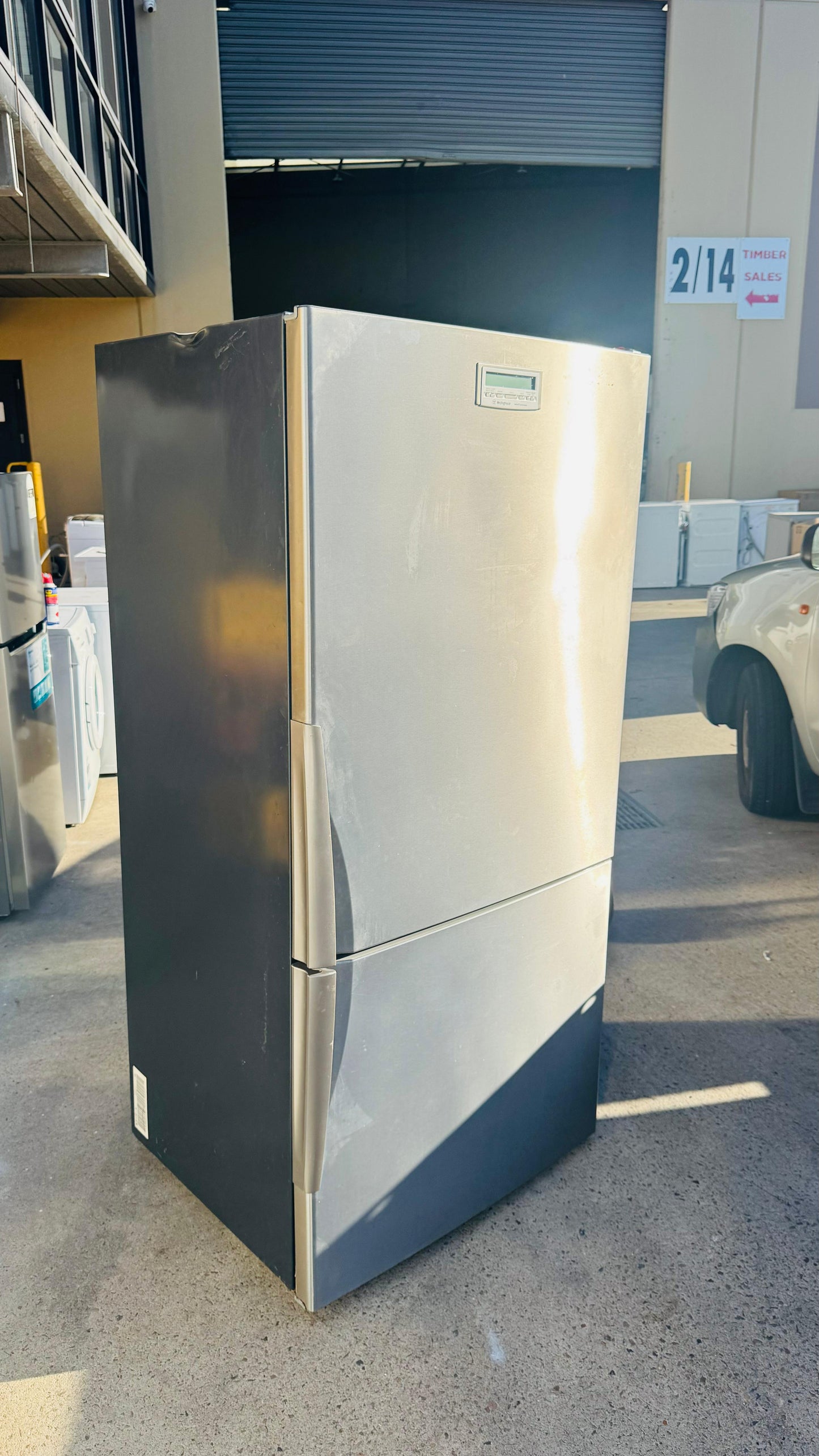 WESTINGHOUSE 505 LITRES FRIDGE FREEZER