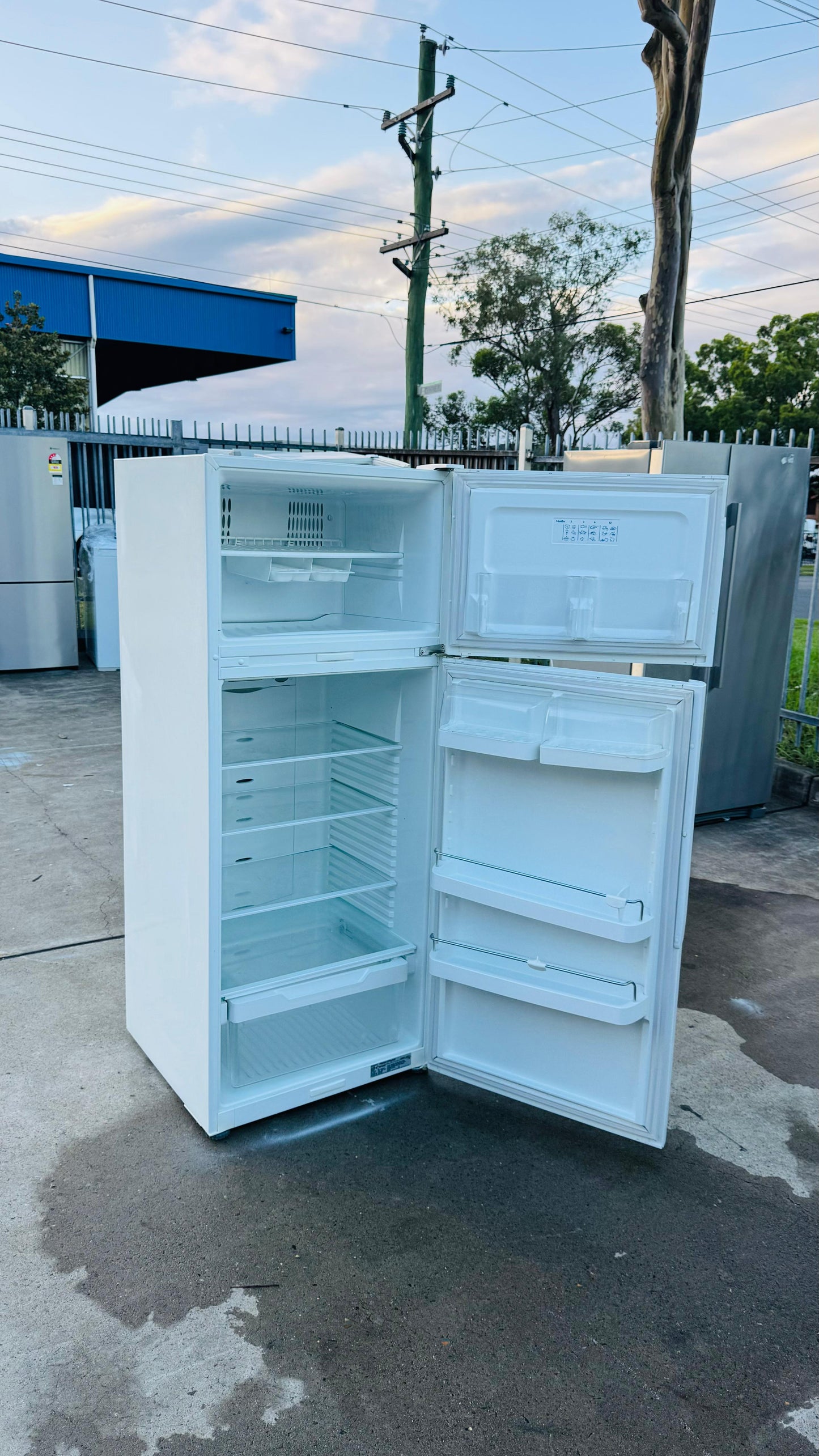 FISHER AND PAYKEL 380 LITRES FRIDGE FREEZER