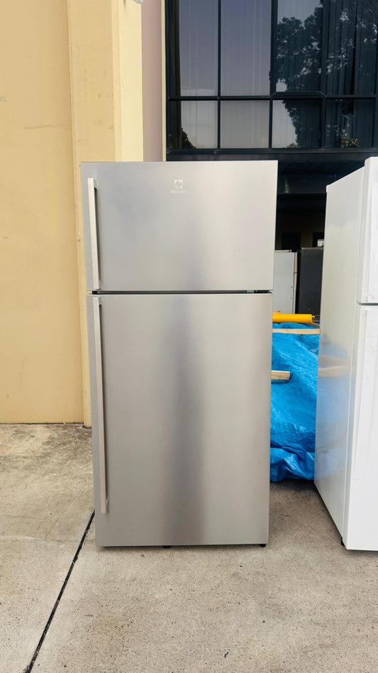 ELECTROLUX 536 LITRES FRIDGE FREEZER