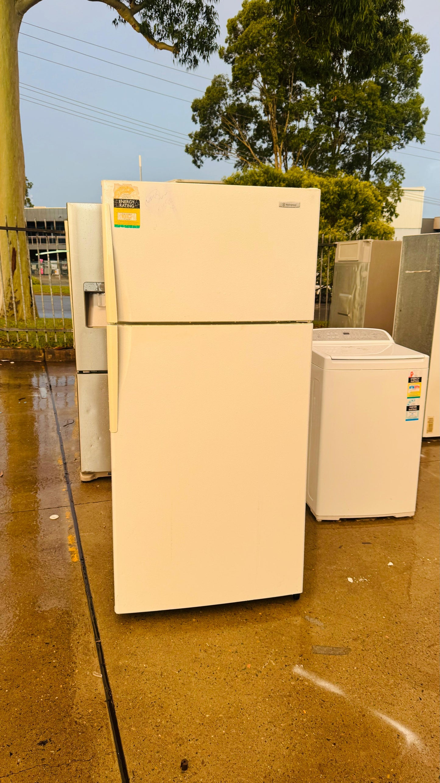 WESTINGHOUSE 520 LITRES FRIDGE FREEZER