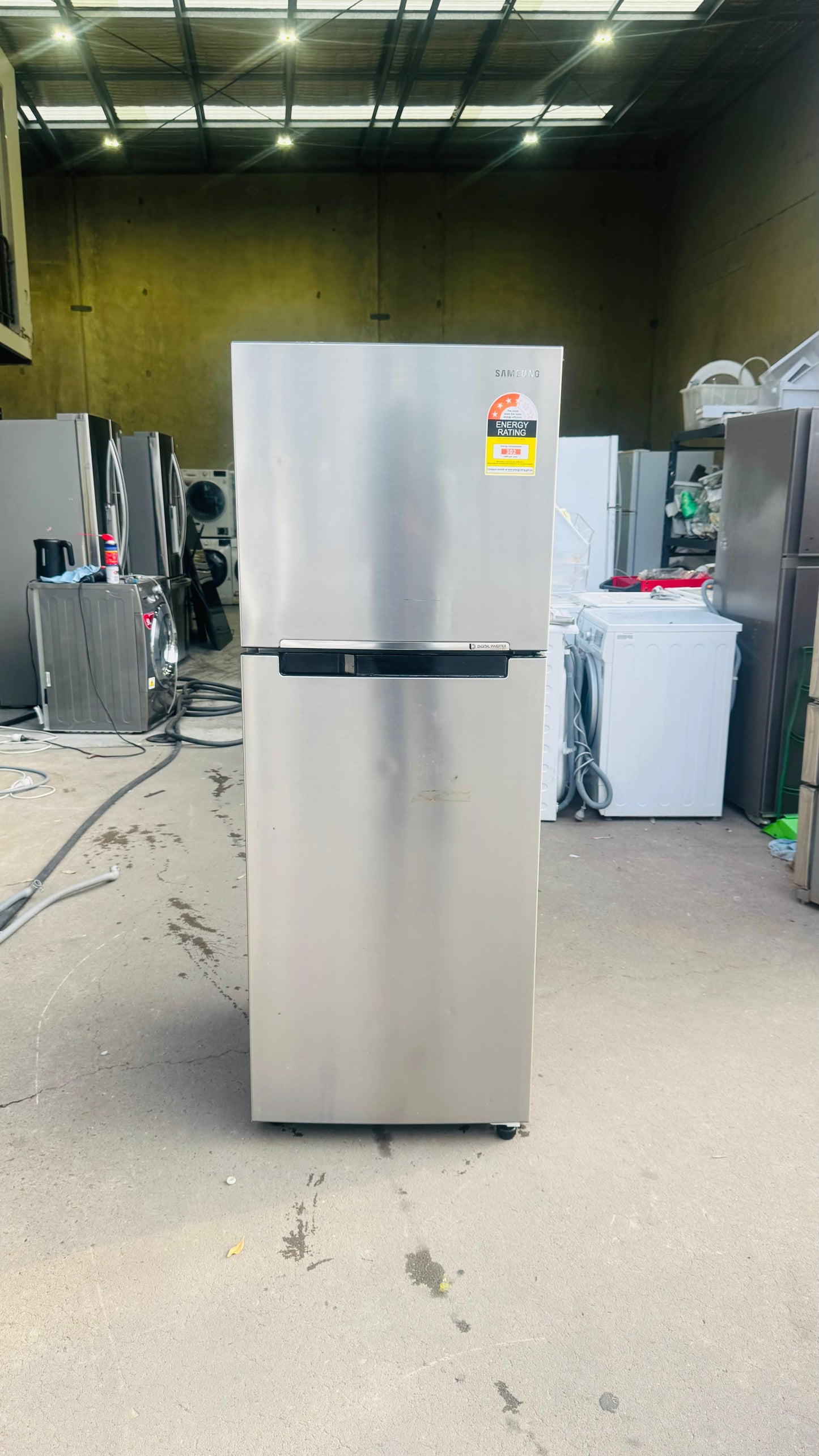SAMSUNG 318 LITRES FRIDGE FREEZER