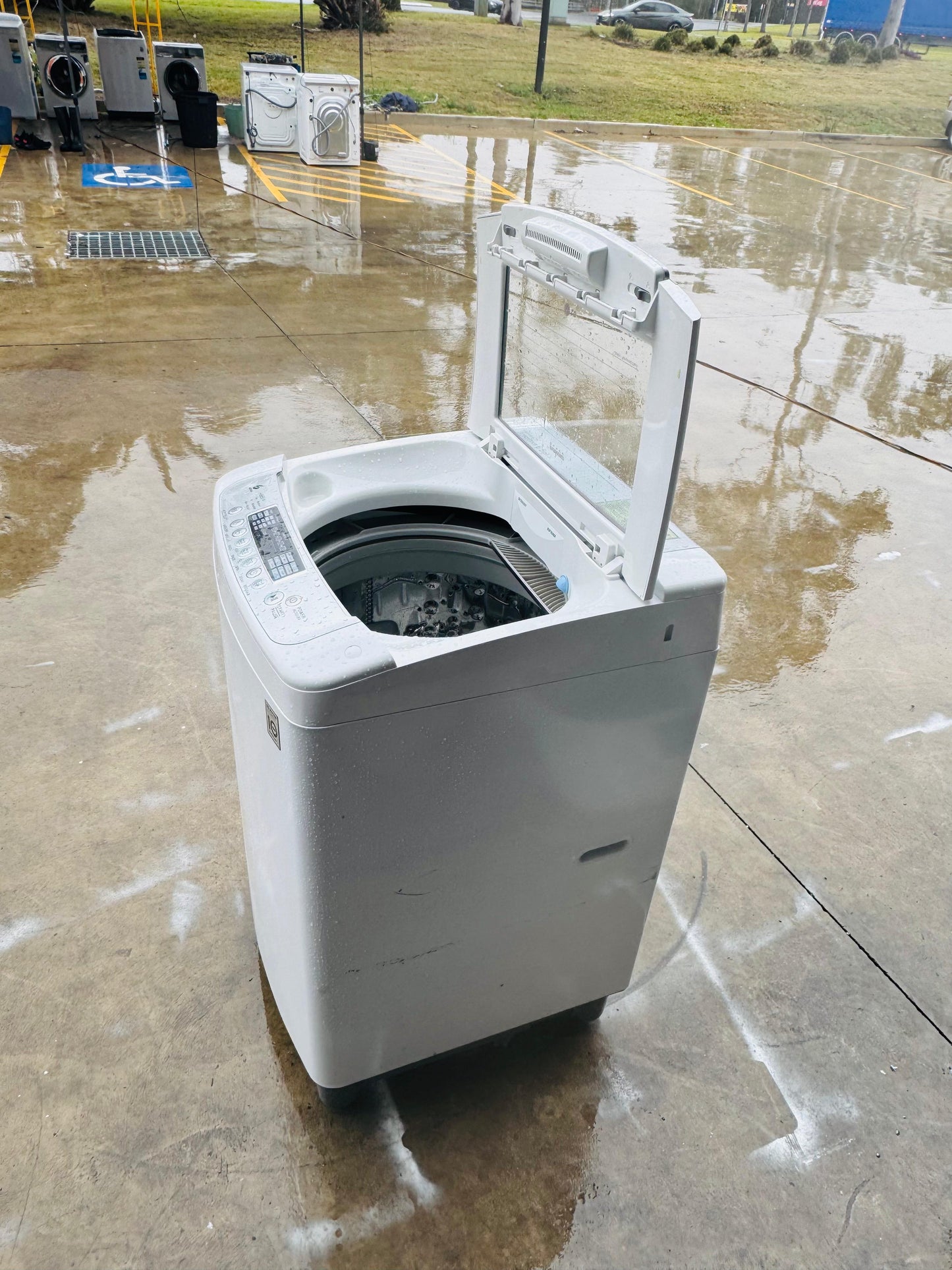 LG 6.5 KGS TOP LOADER WASHING MACHINE
