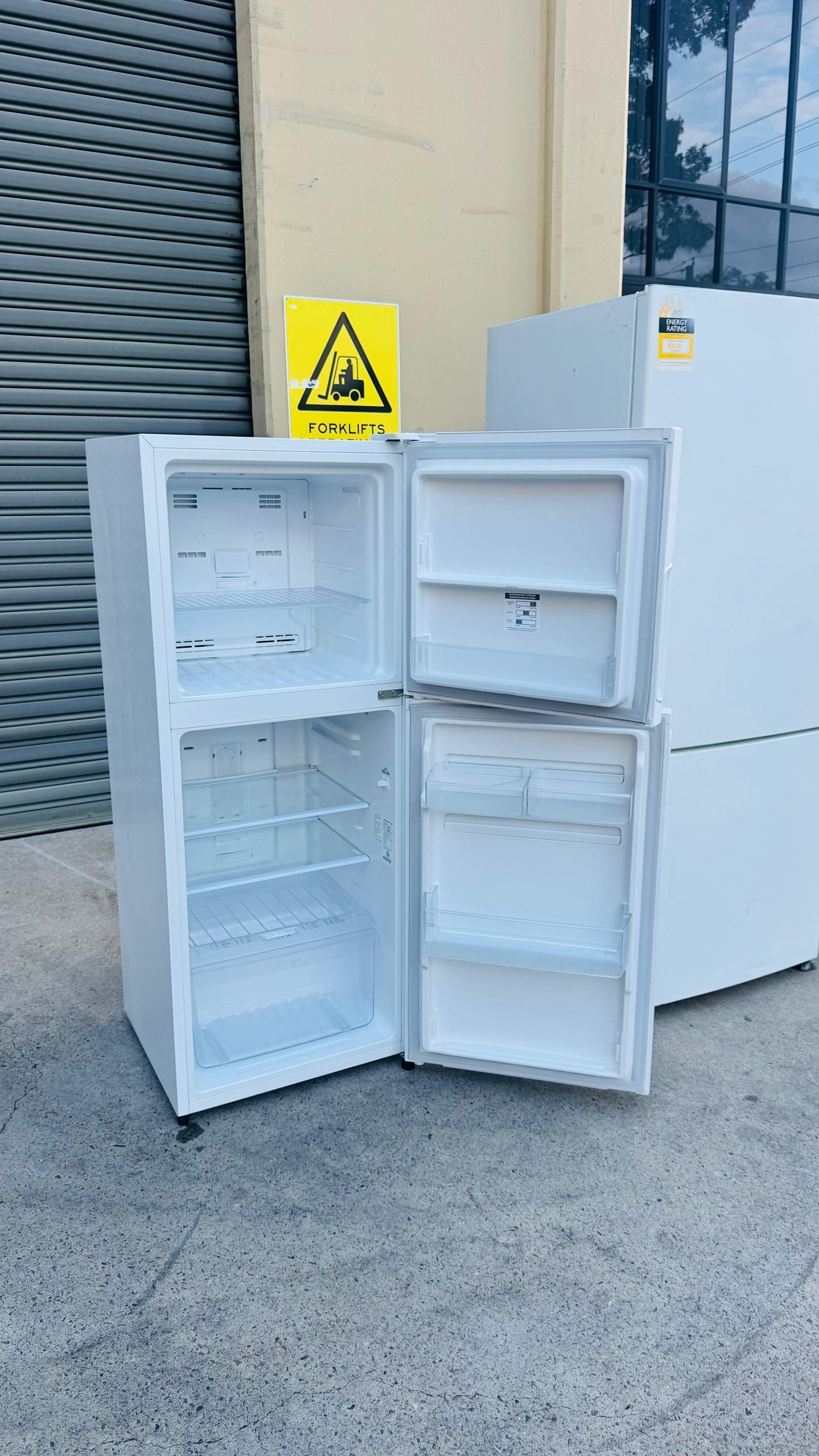 KELVINATOR 231 LITRES FRIDGE FREEZER