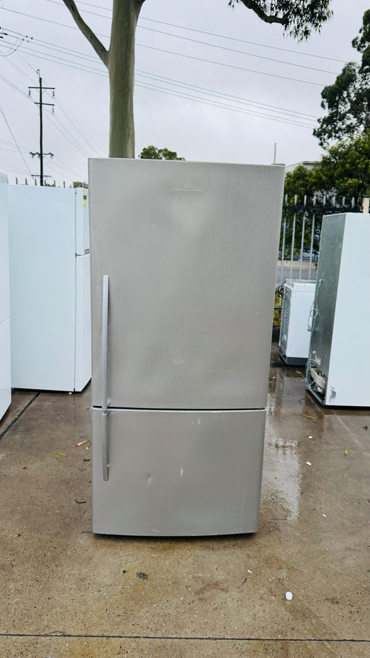 FISHER AND PAYKEL 519 LITRES FREEZER
