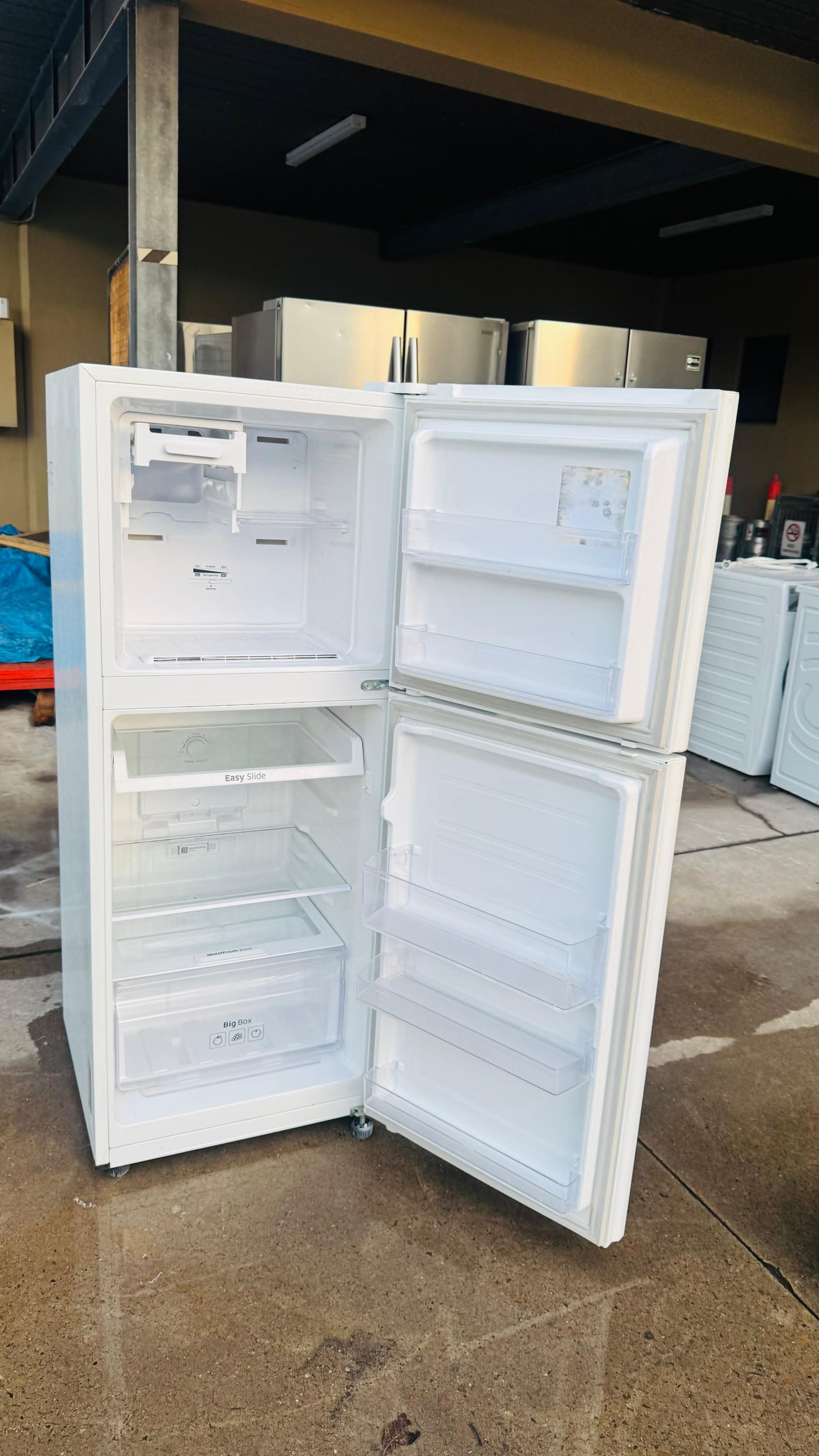 SAMSUNG 228 LITRES FRIDGE FREEZER