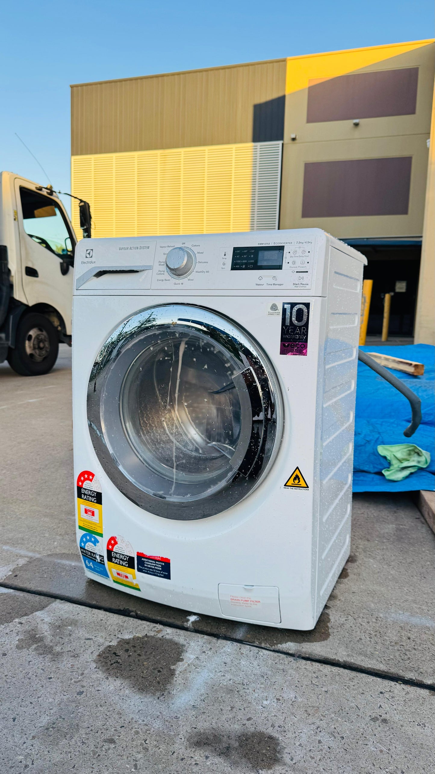 ELECTROLUX 7.5KGS FRONT LOADER WASHING MACHINE